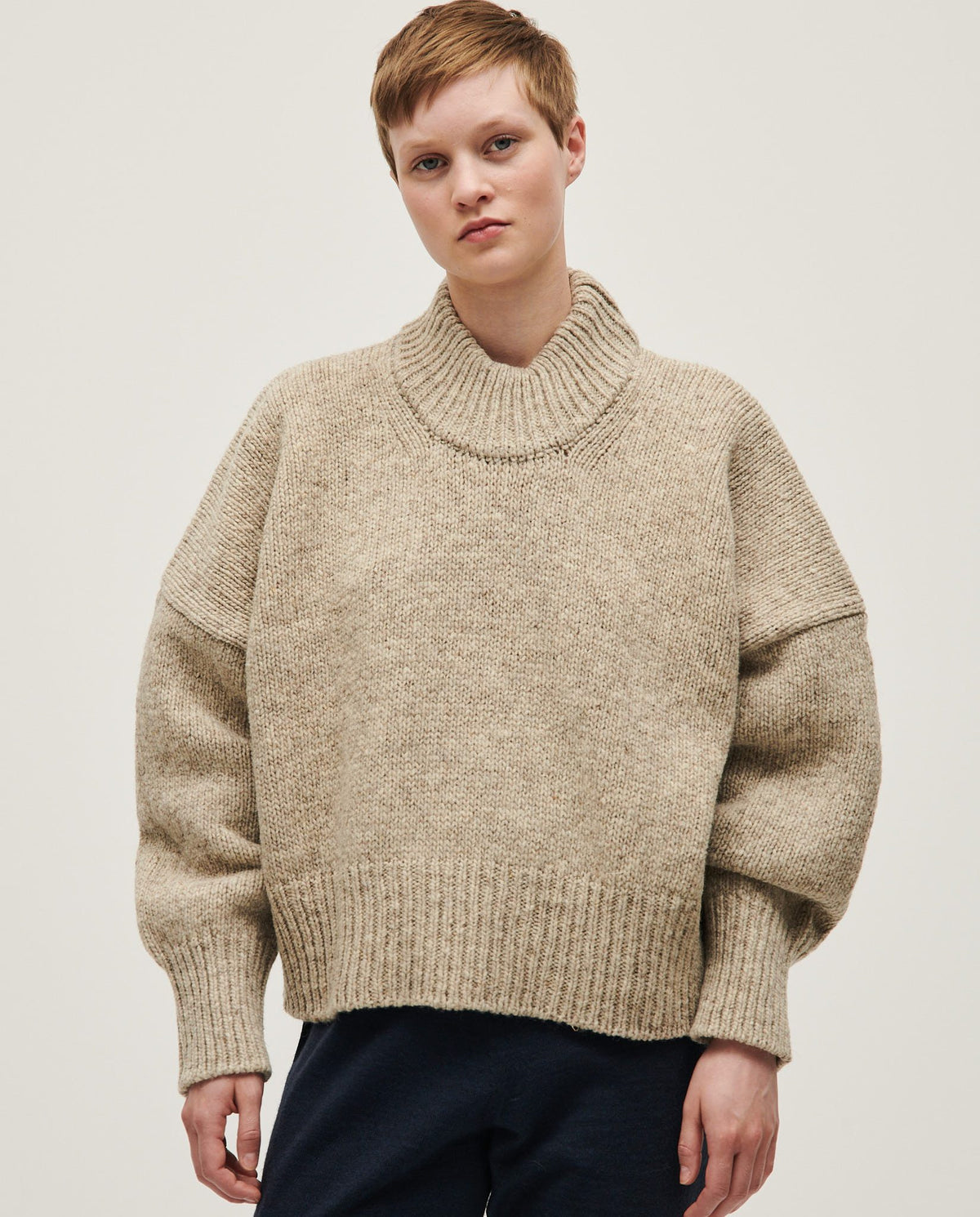 Woman wearing Babaà No15 Mist jumper, showcasing the cozy, soft knit with a relaxed fit and stylish neckline.