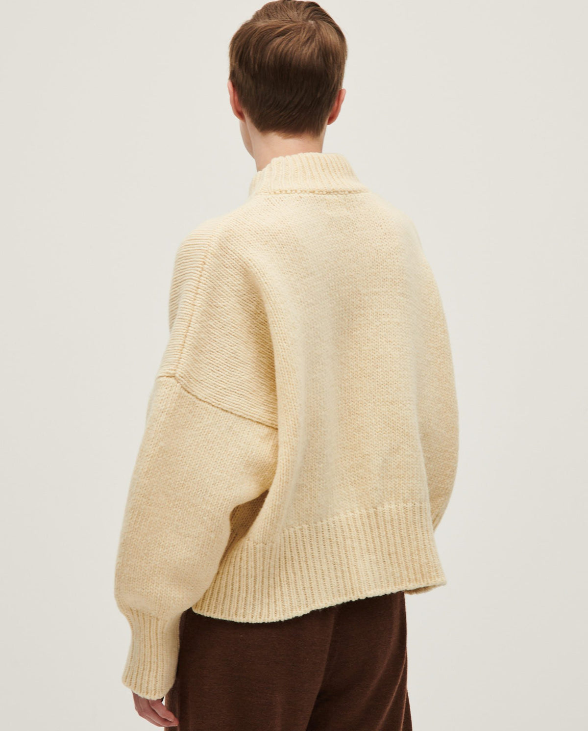 Women’s natural beige jumper No15 by Babaà, featuring a cozy knit texture and relaxed fit, perfect for casual wear.