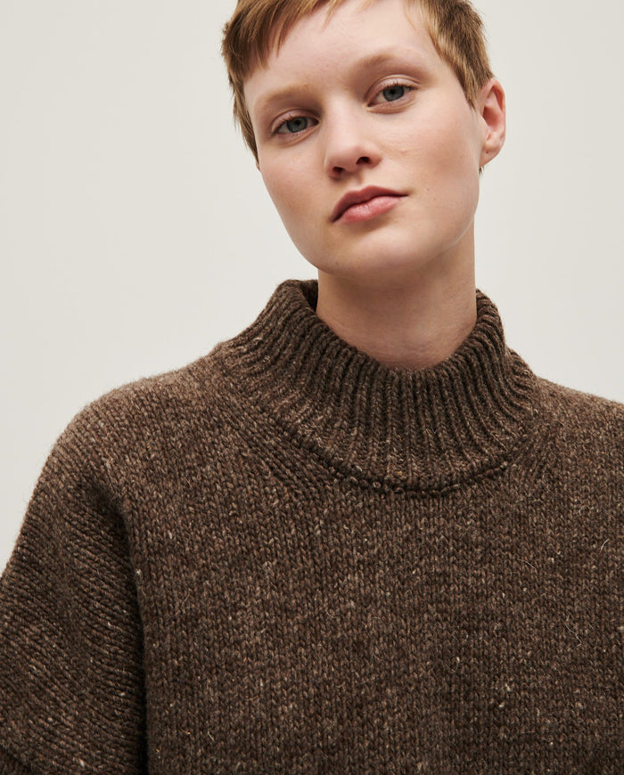 Woman wearing Babaà Jumper No15 in oak, showcasing the cozy, stylish knit sweater with a relaxed fit.