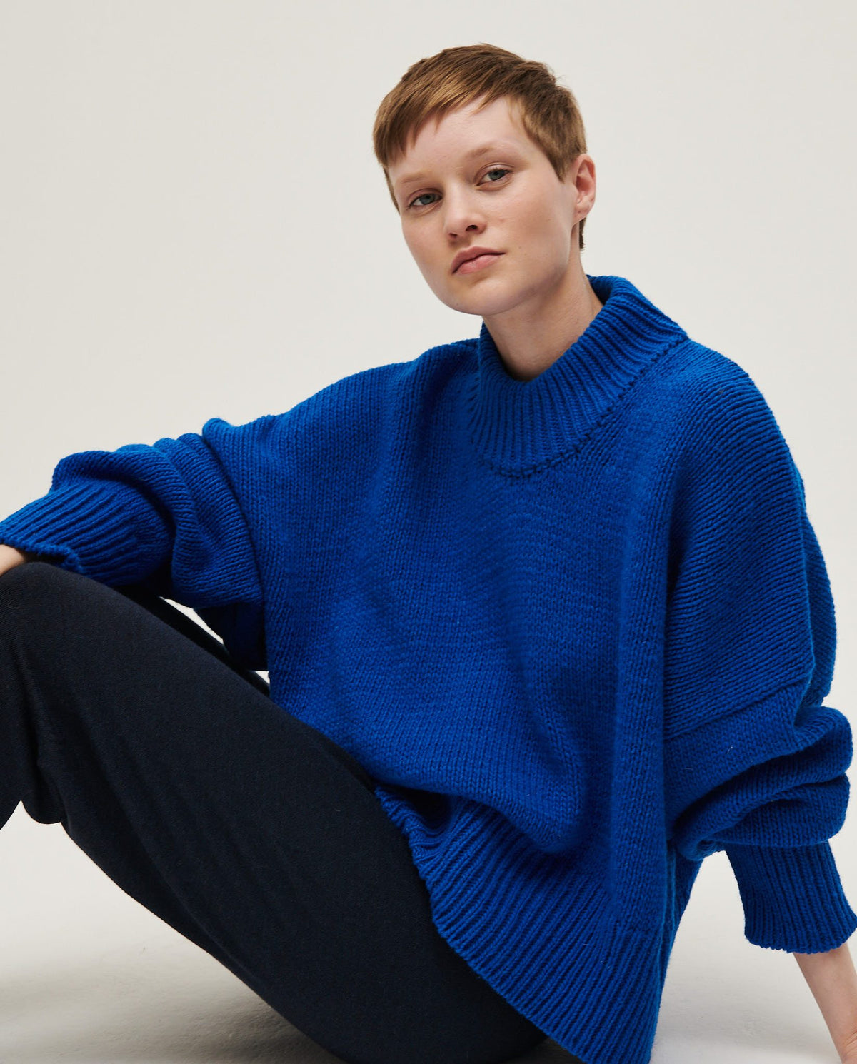 Babaà No15 Winterskies jumper worn by a woman, featuring cozy knit fabric and stylish winter design.