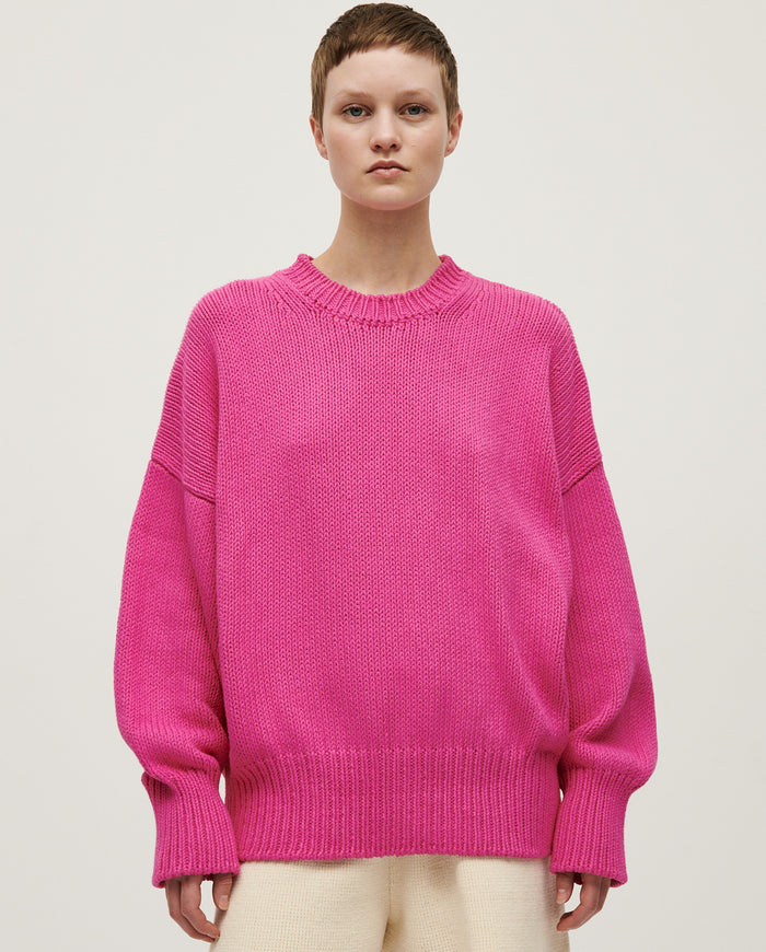 Babaà jumper No16 featuring a vibrant hibiscus flower print worn by a woman, showcasing colorful floral design and casual style.