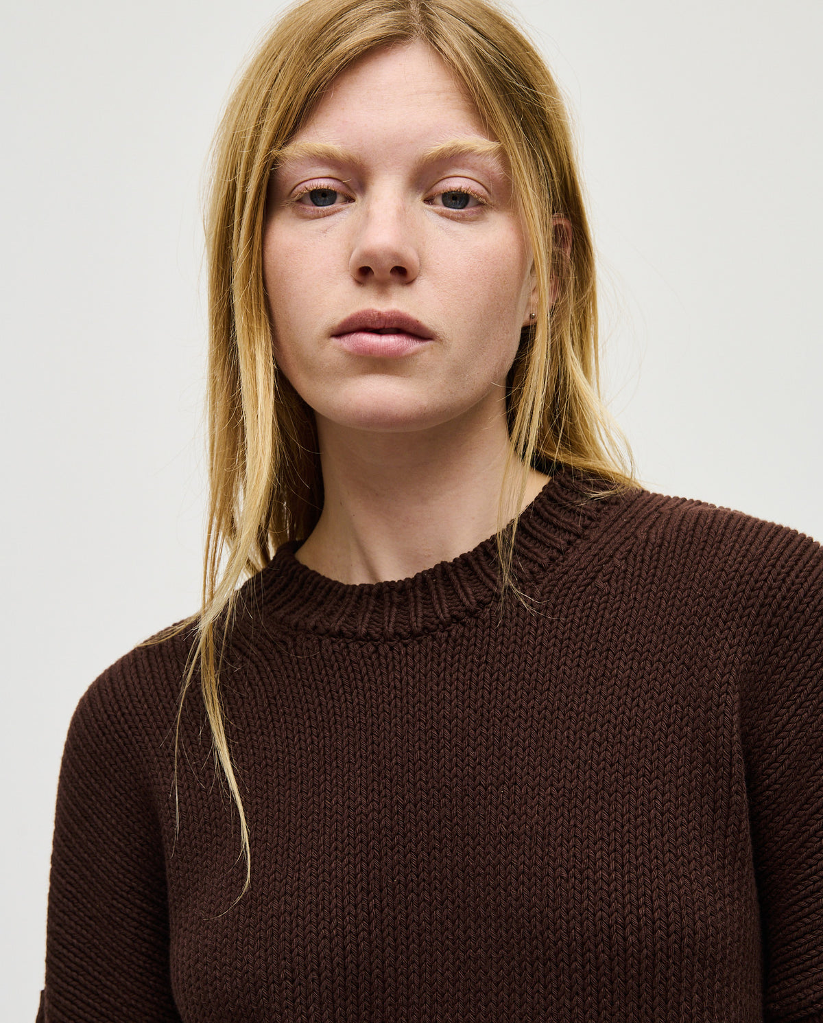 Babaà No16 Husk women's jumper in soft, textured fabric, shown in a casual fit with long sleeves and ribbed cuffs.