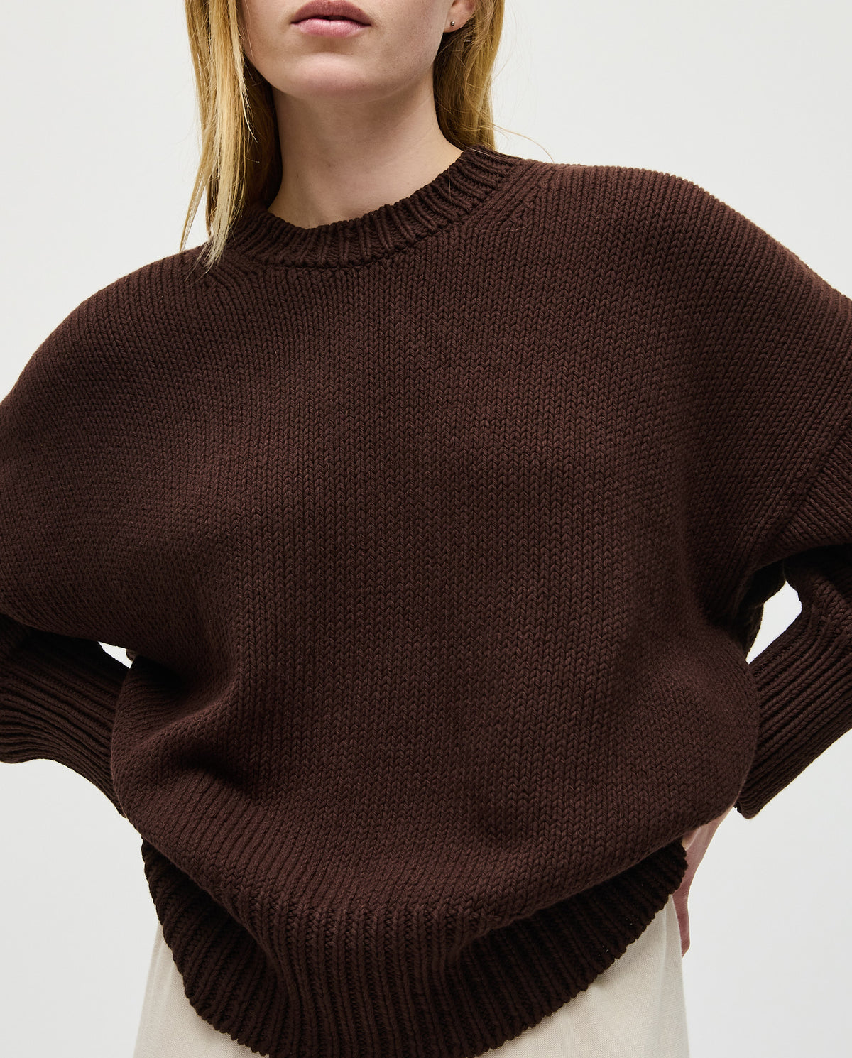 Woman wearing Babaà No16 Husk jumper, cozy knit sweater in soft, neutral tones, styled casually for a relaxed look.