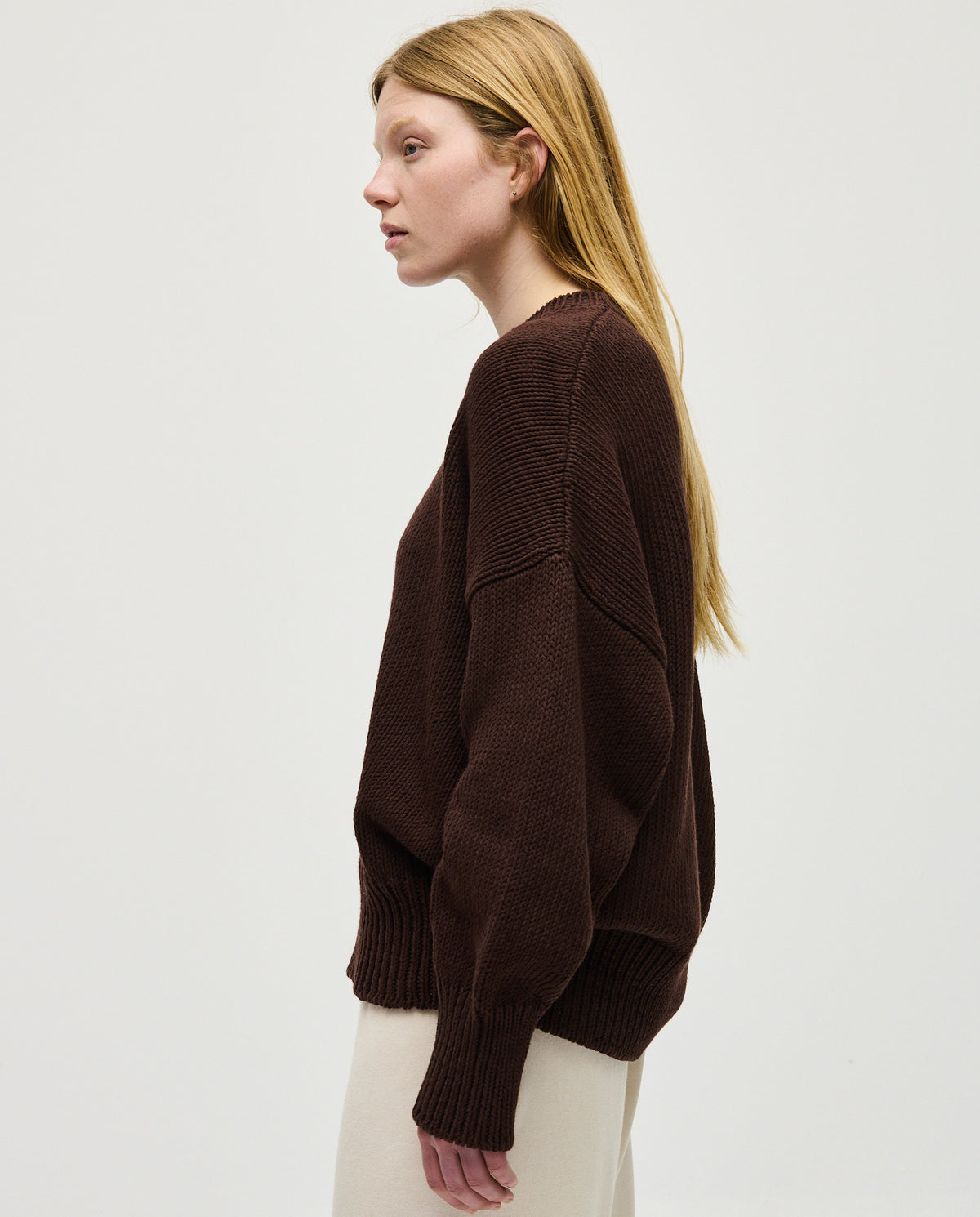 Babaà No16 Husk women's jumper featuring a cozy knit design and neutral husk color, worn by a woman in a casual outdoor setting.
