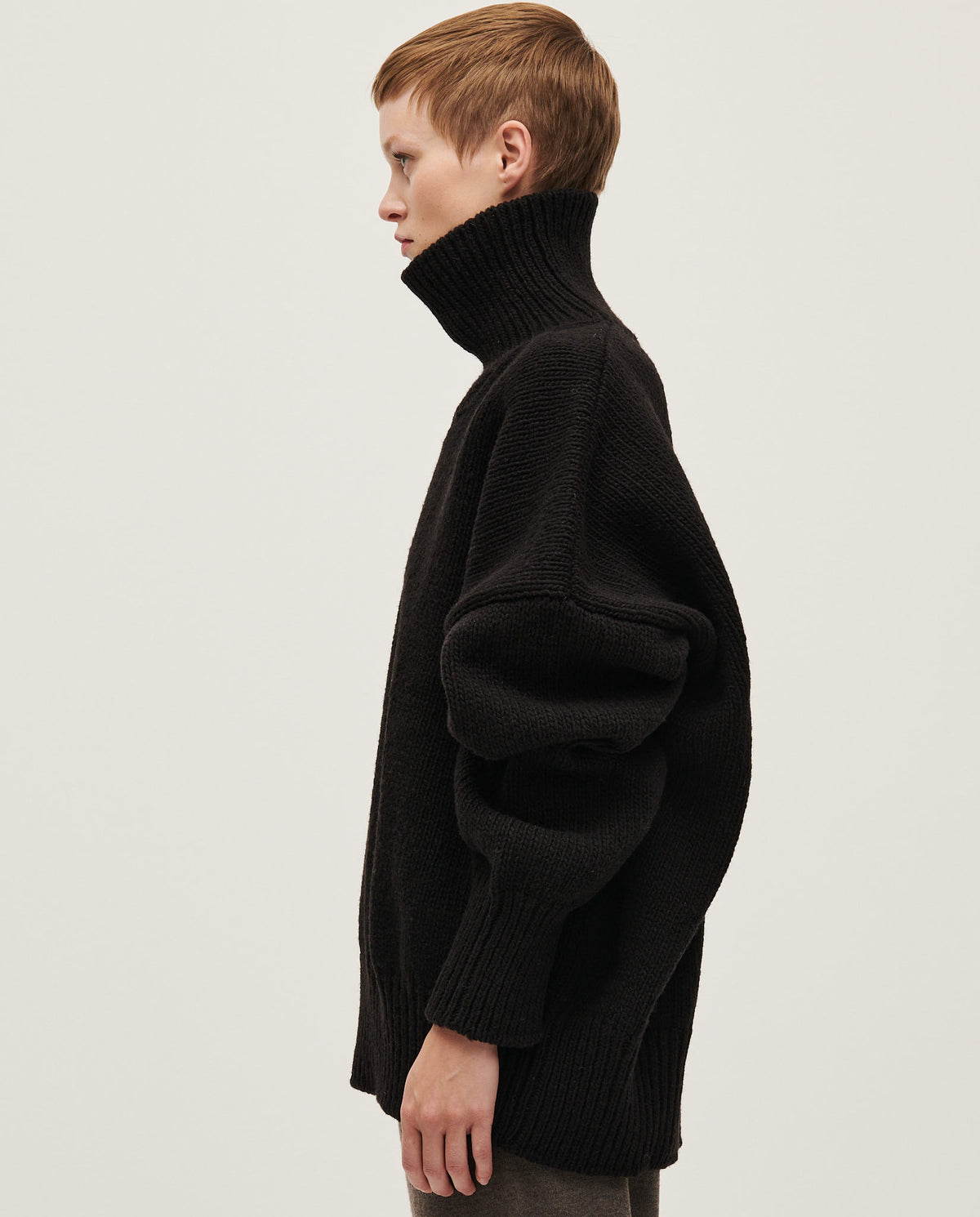 Black Babaà No17 women's jumper, soft knit fabric, featuring a relaxed fit and long sleeves, ideal for casual wear.