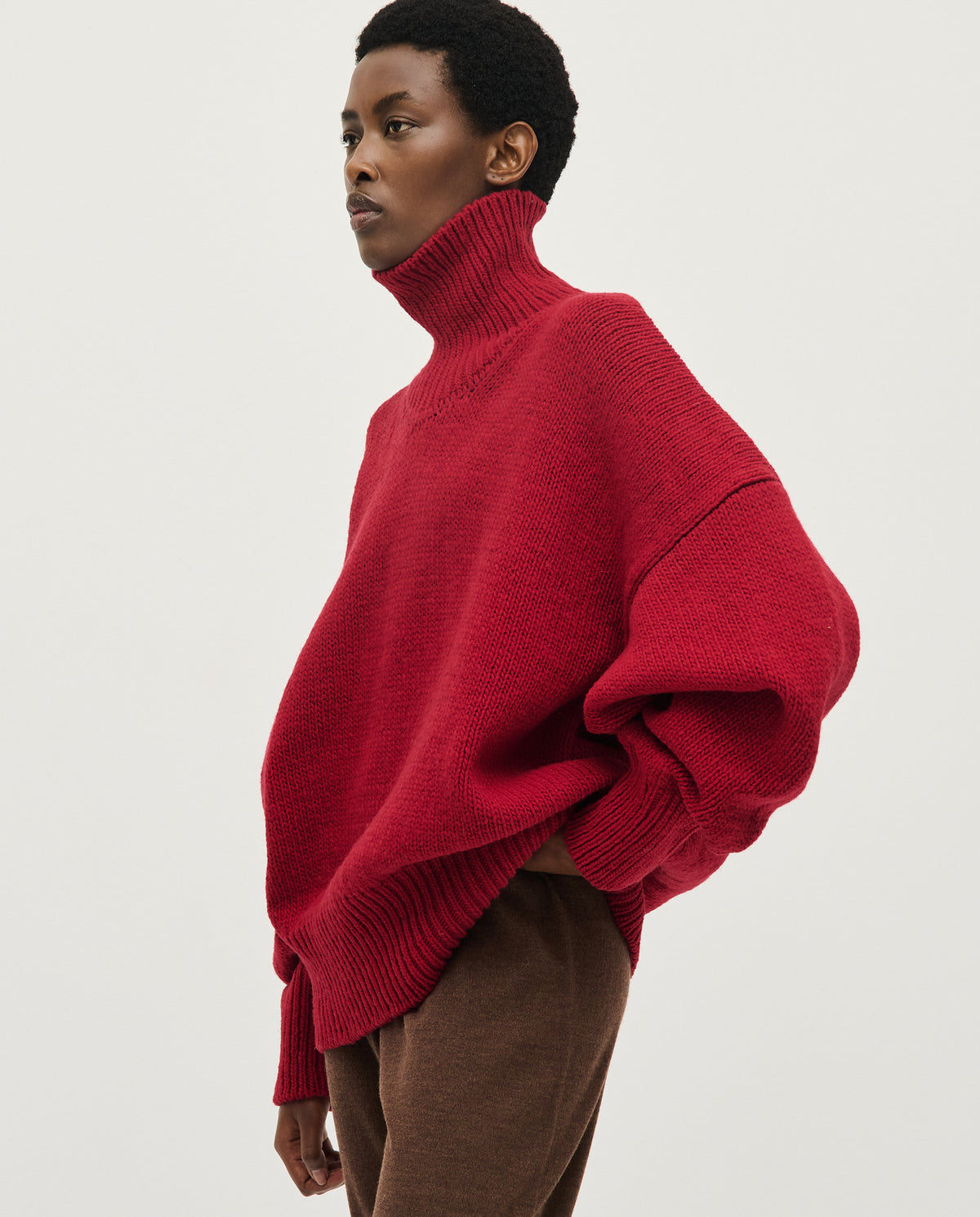 Babaà No17 Cereza women's jumper, soft knit fabric in vibrant cherry red, with a relaxed fit and long sleeves.