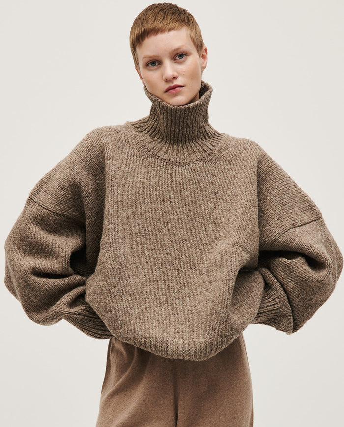 Dark mist jumper No17 by Babaà, cozy women's sweater in soft knit fabric, shown in a close-up of the textured material.