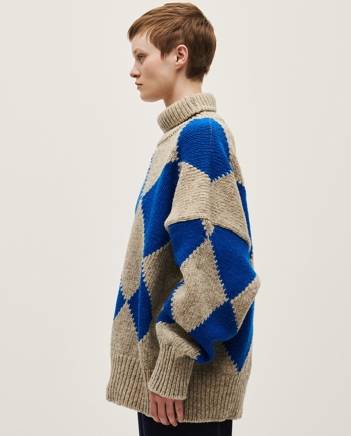Babaà No17 Dawn women's jumper in soft fabric, featuring a relaxed fit and stylish design, shown in a close-up view.