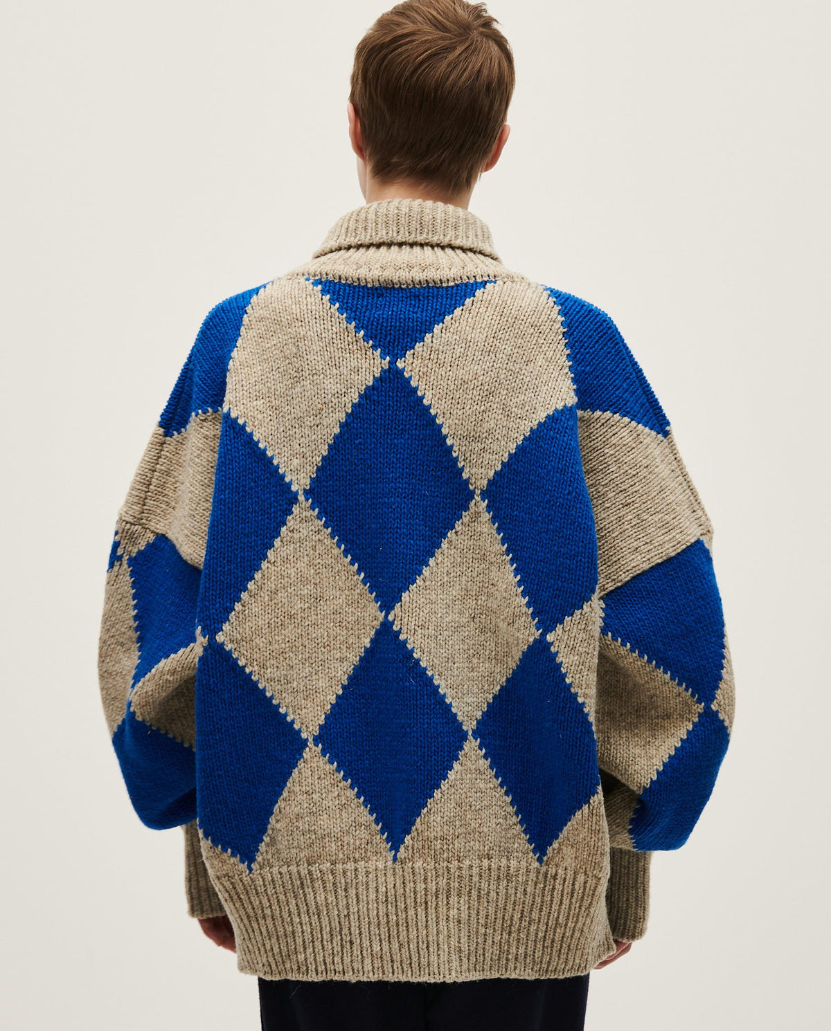 Light beige Babaà No17 Dawn jumper worn by a woman, featuring a cozy knit design and relaxed fit.
