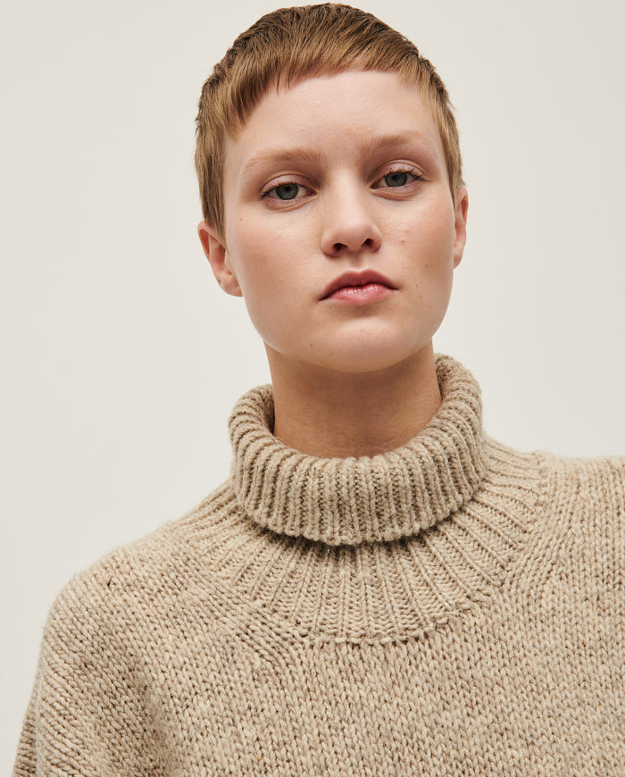 Woman wearing Babaà No17 Mist jumper, cozy knit sweater in soft mist color, styled casually against a neutral background.