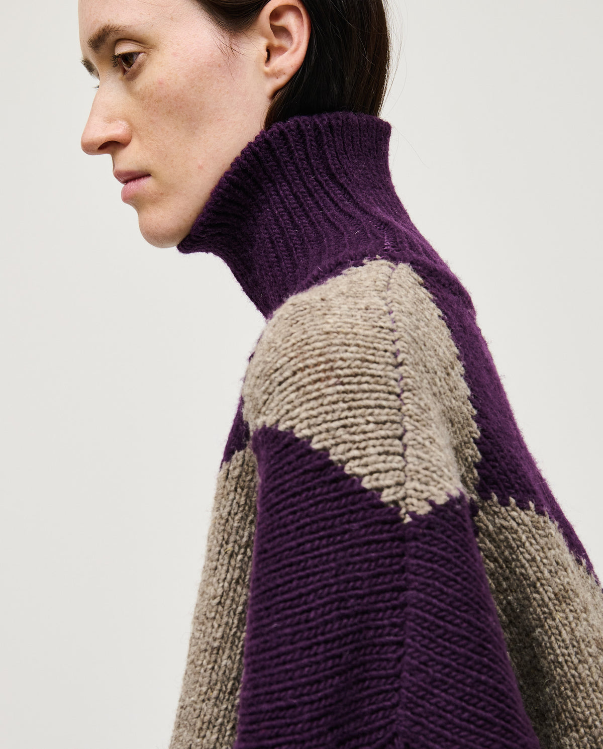 Woman wearing Babaà Jumper No17 Noche, a cozy black knit sweater with a relaxed fit and crew neckline.