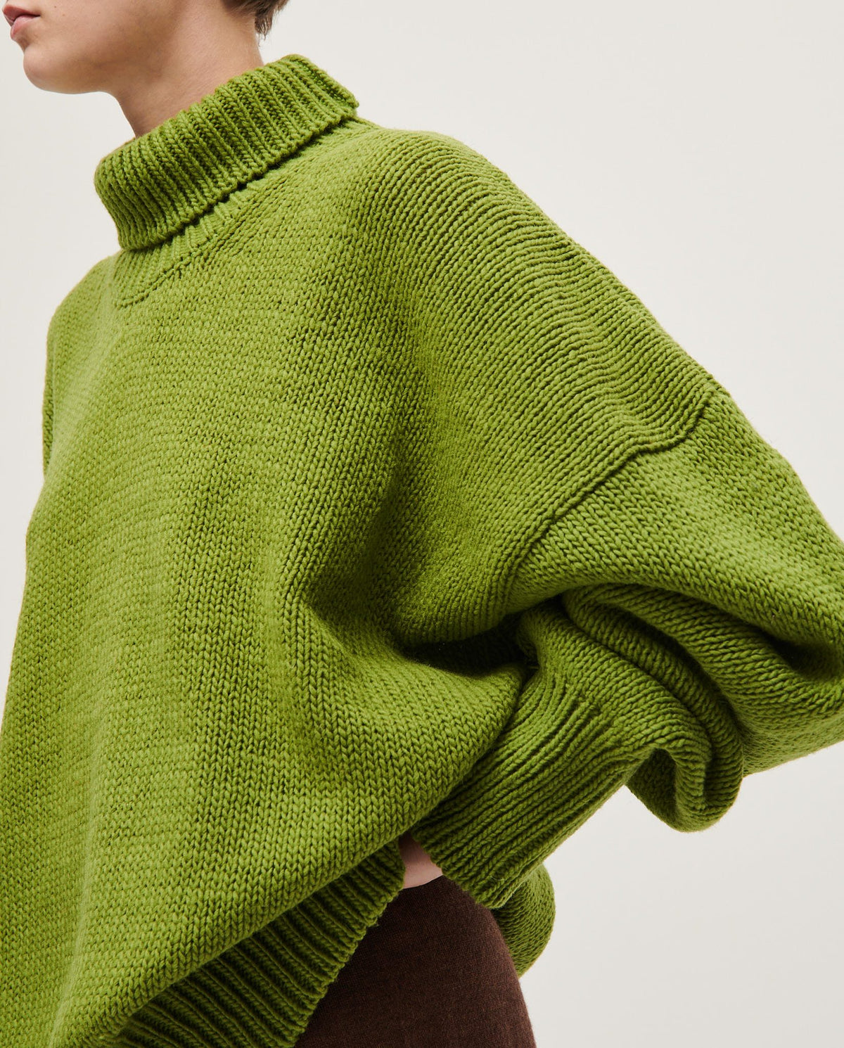 Woman wearing Babaà No17 Olivera jumper, featuring a cozy knit design and relaxed fit, perfect for casual winter styling.