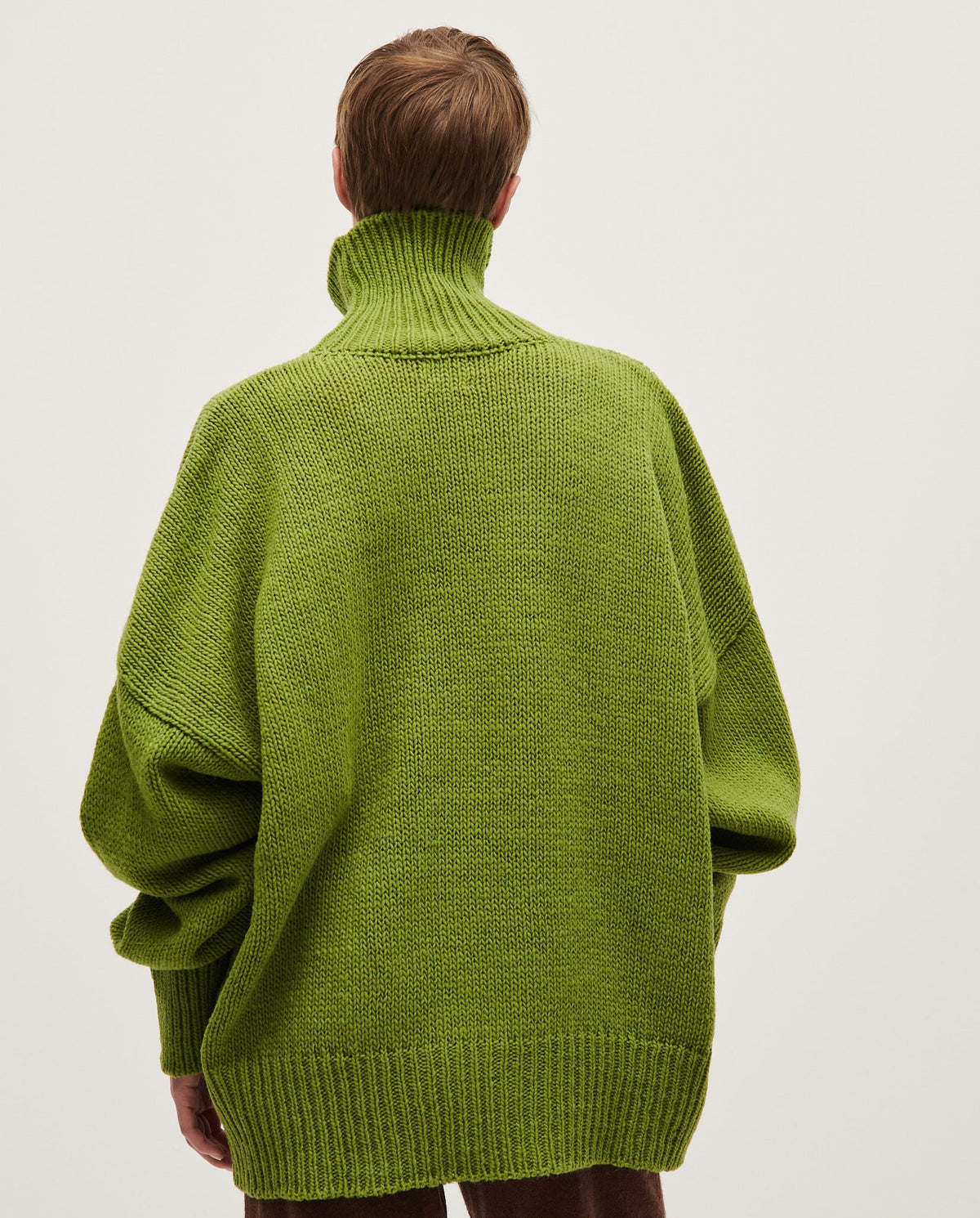 Woman wearing Babaà No17 Olivera jumper in cozy knit, featuring a relaxed fit and stylish design.