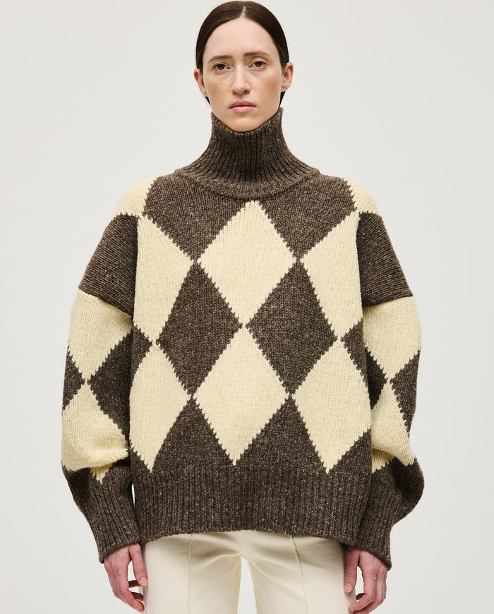 Babaà No17 Siesta women's jumper in soft fabric, featuring a cozy fit and stylish design, shown on a model.