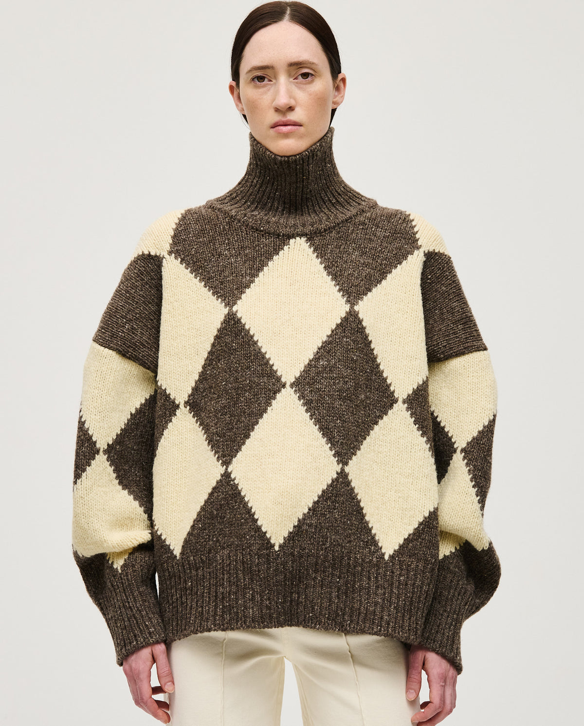 Babaà No17 Siesta women's jumper in soft fabric, featuring a cozy fit and stylish design, shown on a model.