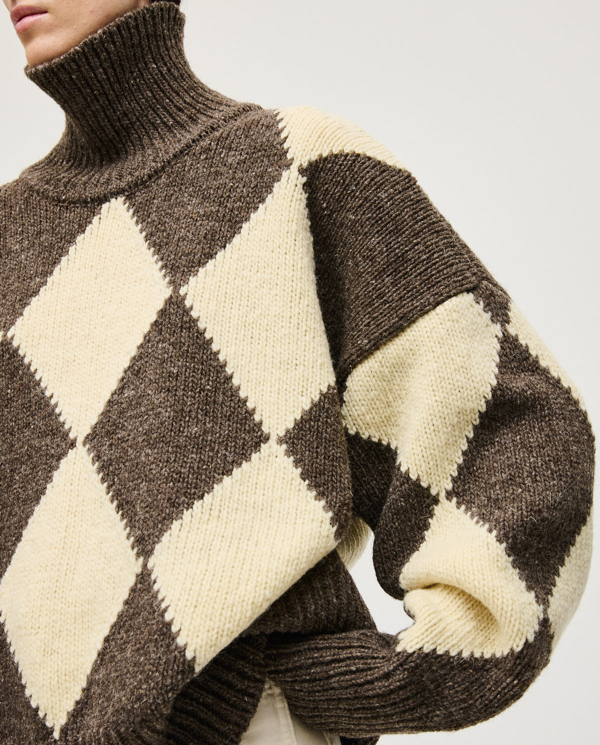 Woman wearing Babaà No17 Siesta jumper, cozy knit sweater with a relaxed fit in soft, neutral tones.