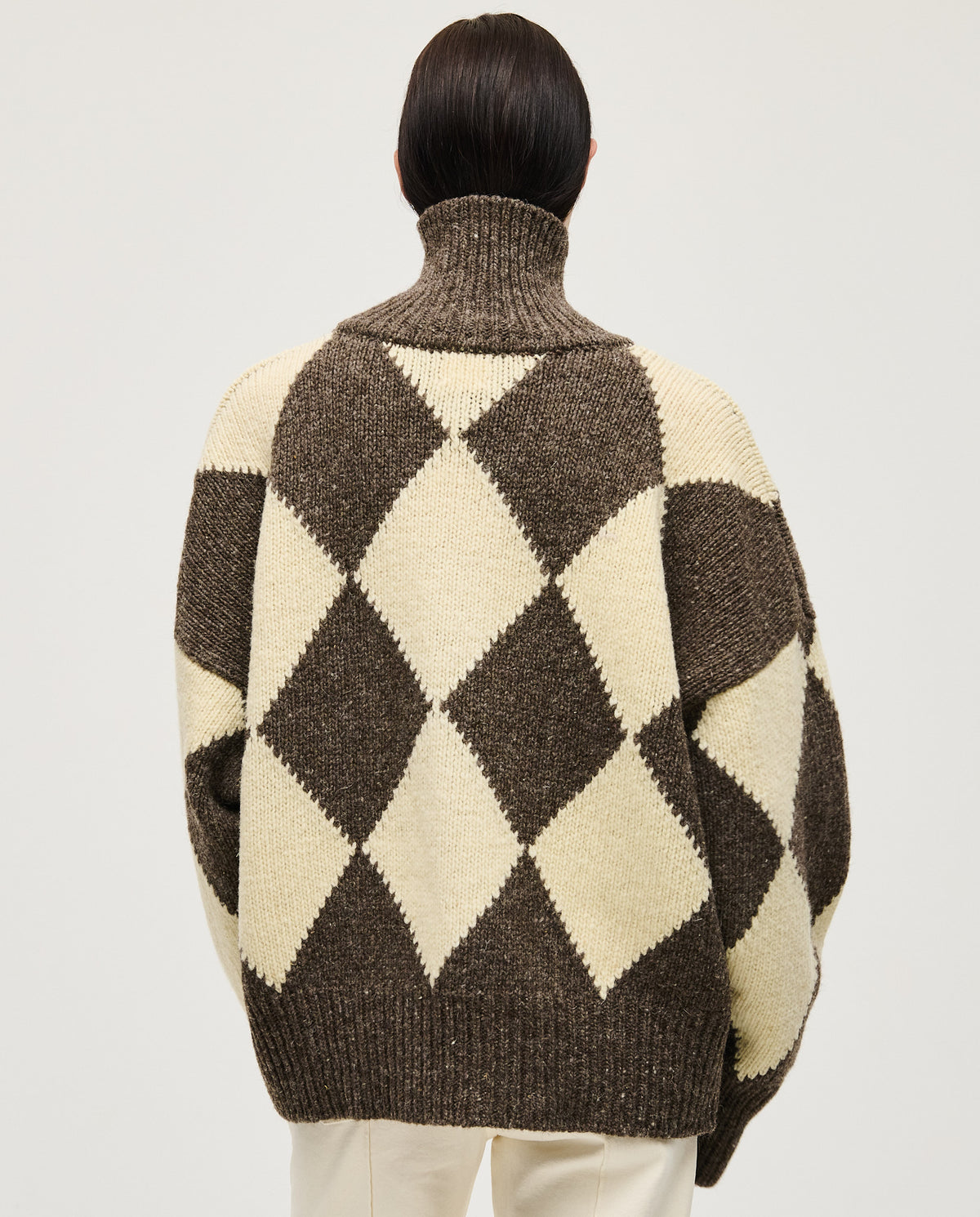 Babaà No17 Siesta women's jumper in soft fabric, featuring a relaxed fit and stylish design, shown in a close-up view.