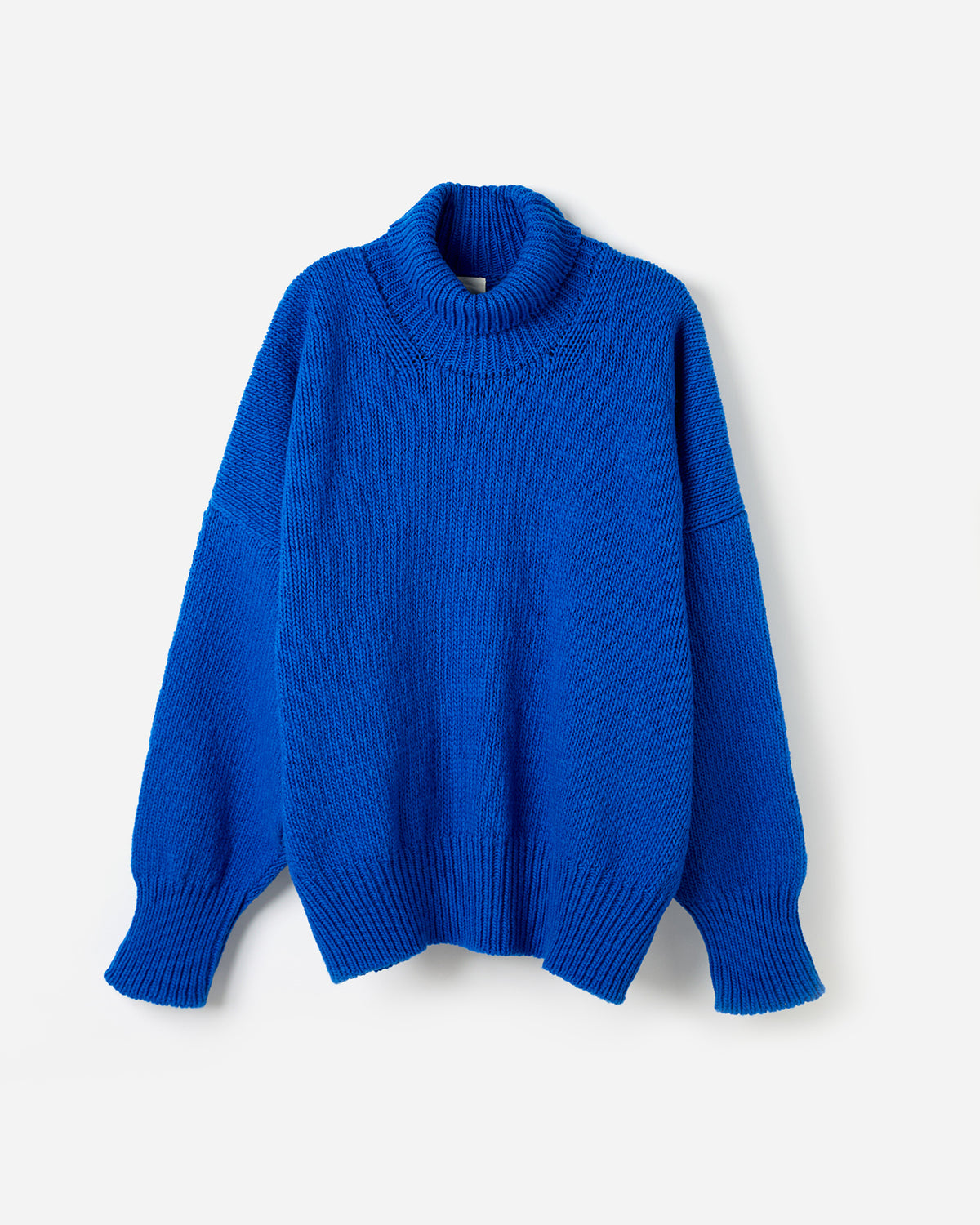 Silhouette of a woman wearing the Babaà No17 Winterskies jumper, showcasing a cozy, stylish winter knit sweater.