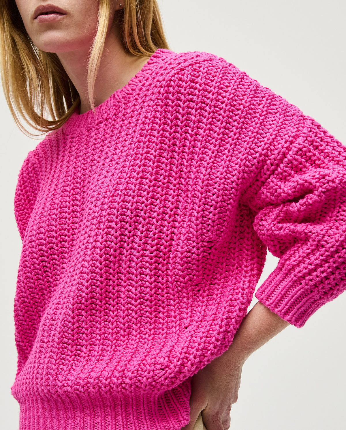Babaà jumper No18 with hibiscus flower design worn by a woman, featuring vibrant floral patterns and cozy knit fabric.