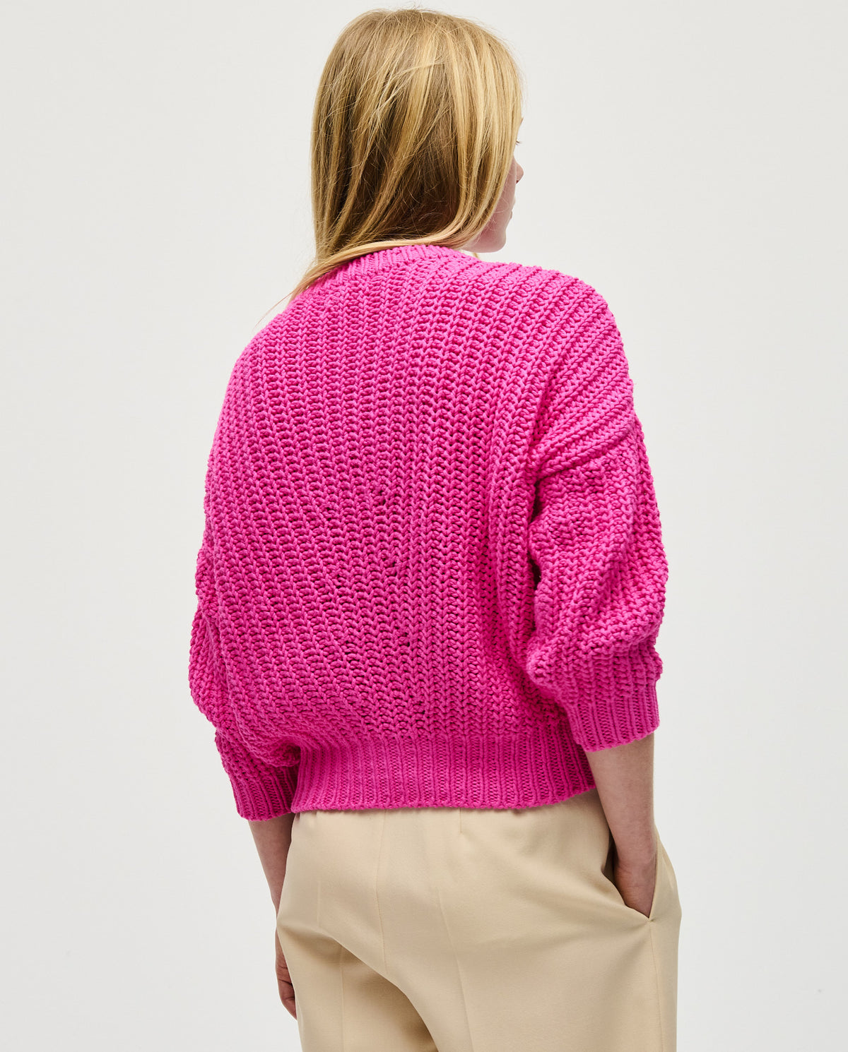Babaà jumper No18 with hibiscus flower pattern, worn by a woman, showcasing a stylish knit sweater with floral design.