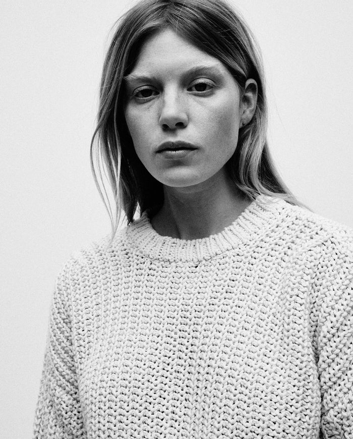 Woman wearing Babaà No18 natural jumper, showcasing the cozy, neutral-colored knit sweater with a relaxed fit.