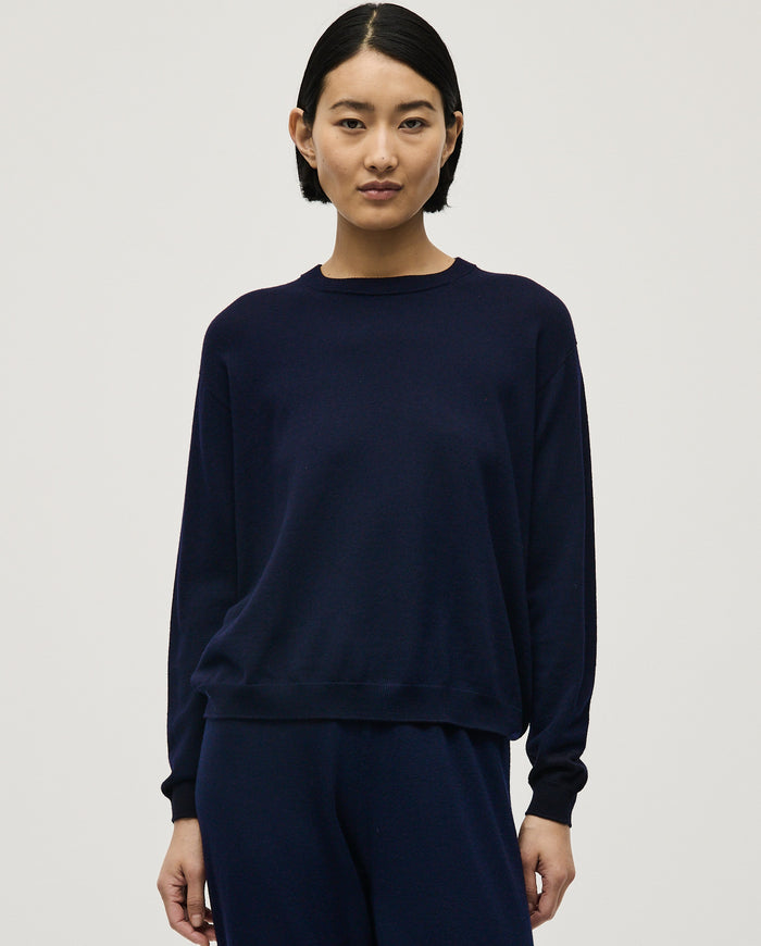 Navy jumper for women by Babaà, featuring a cozy knit fabric and a relaxed fit, perfect for casual wear.
