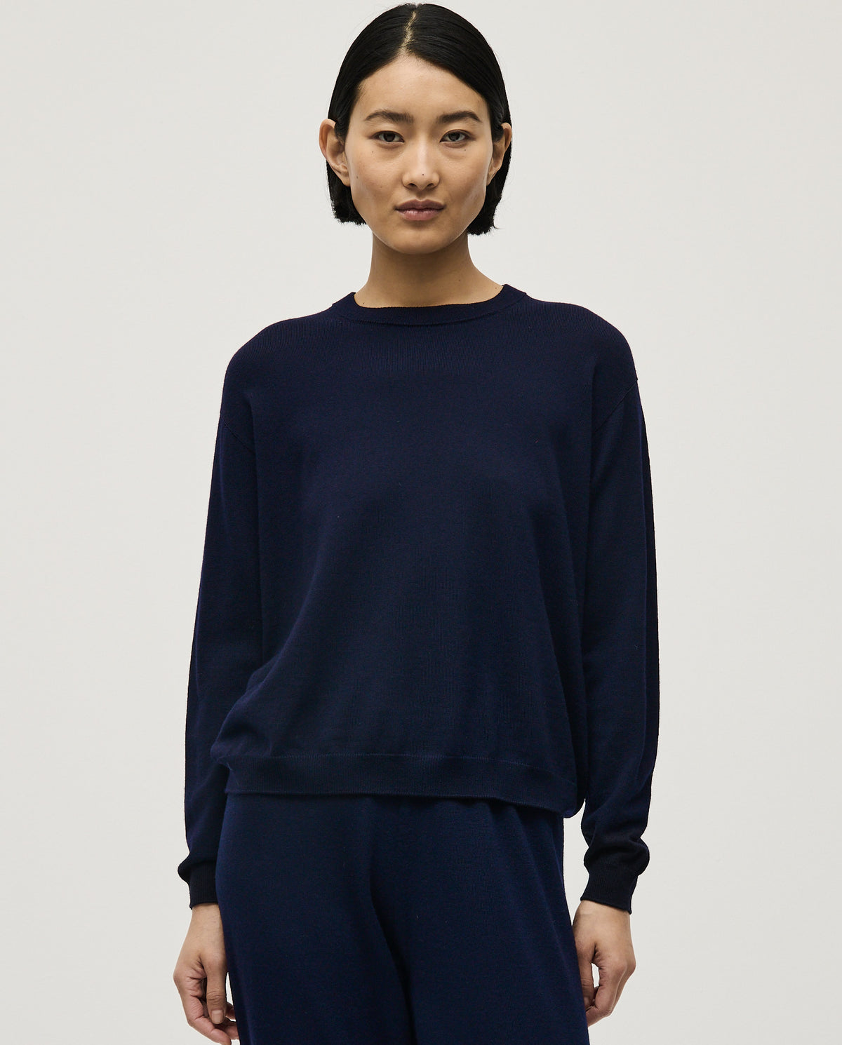 Navy jumper for women by Babaà, featuring a cozy knit fabric and a relaxed fit, perfect for casual wear.