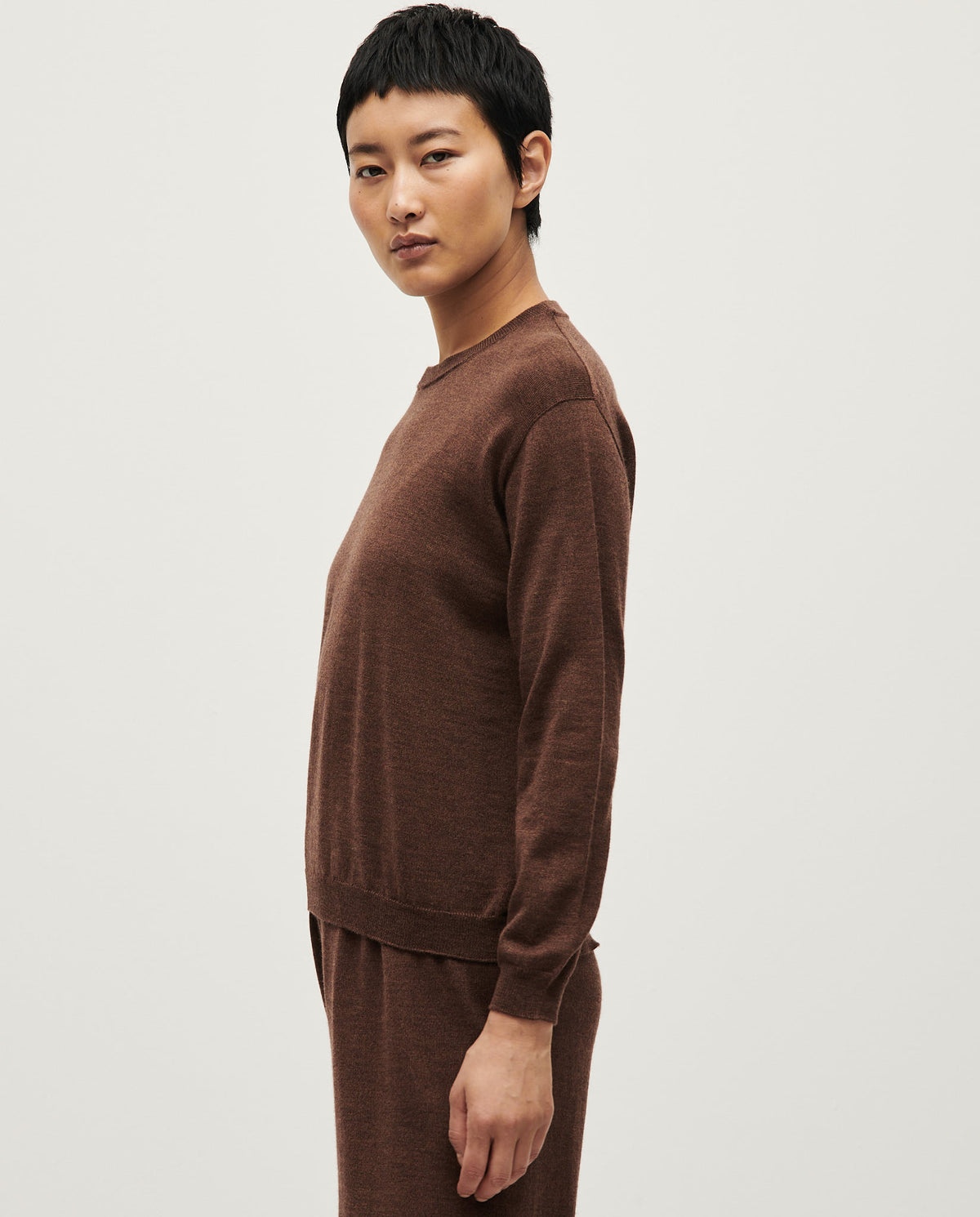 Red Roble jumper No25 by Babaà, a stylish women's knit sweater with a cozy fit and vibrant color.