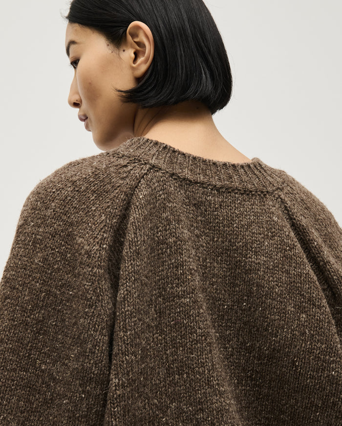 Babaà No29 Oak women's jumper featuring a cozy knit fabric in a warm oak color, worn by a woman in a casual setting.