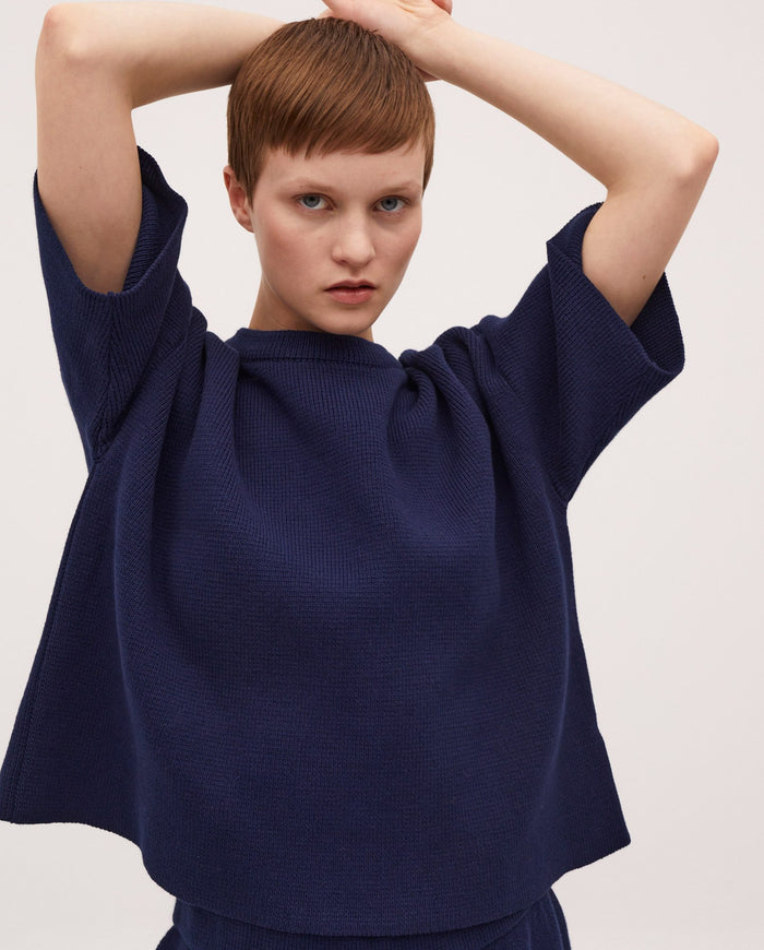 Navy jumper for women by Babaà, featuring a cozy knit style and a relaxed fit, shown on a model.