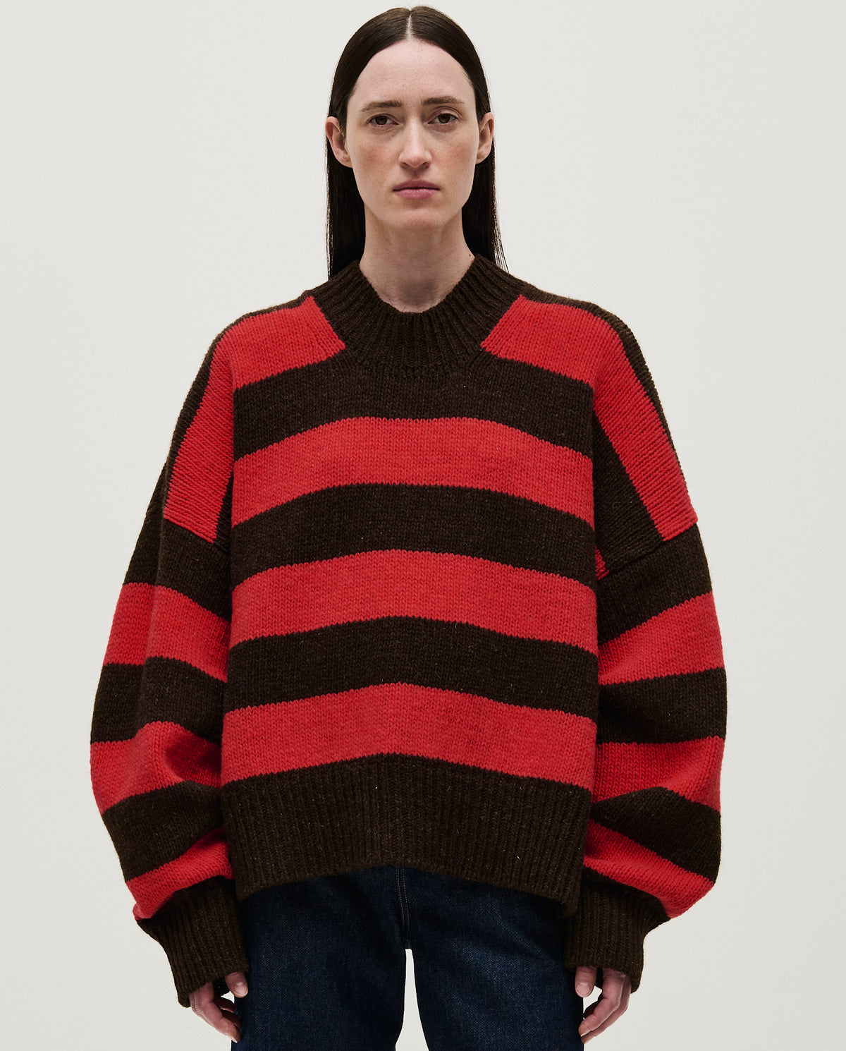 Woman wearing Babaà No40 Alpe jumper, soft knit sweater in a cozy, stylish design with a high neckline and long sleeves.