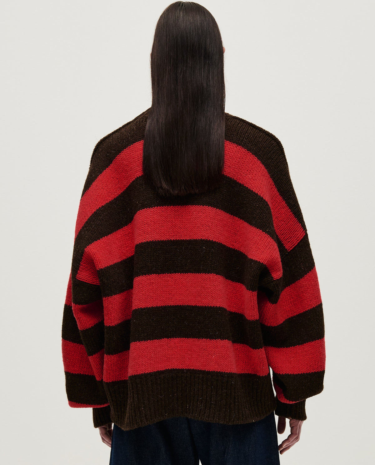 Women’s jumper No40 Alpe by Babaà, featuring a cozy knit design in earthy tones, worn by a model showcasing style and comfort.