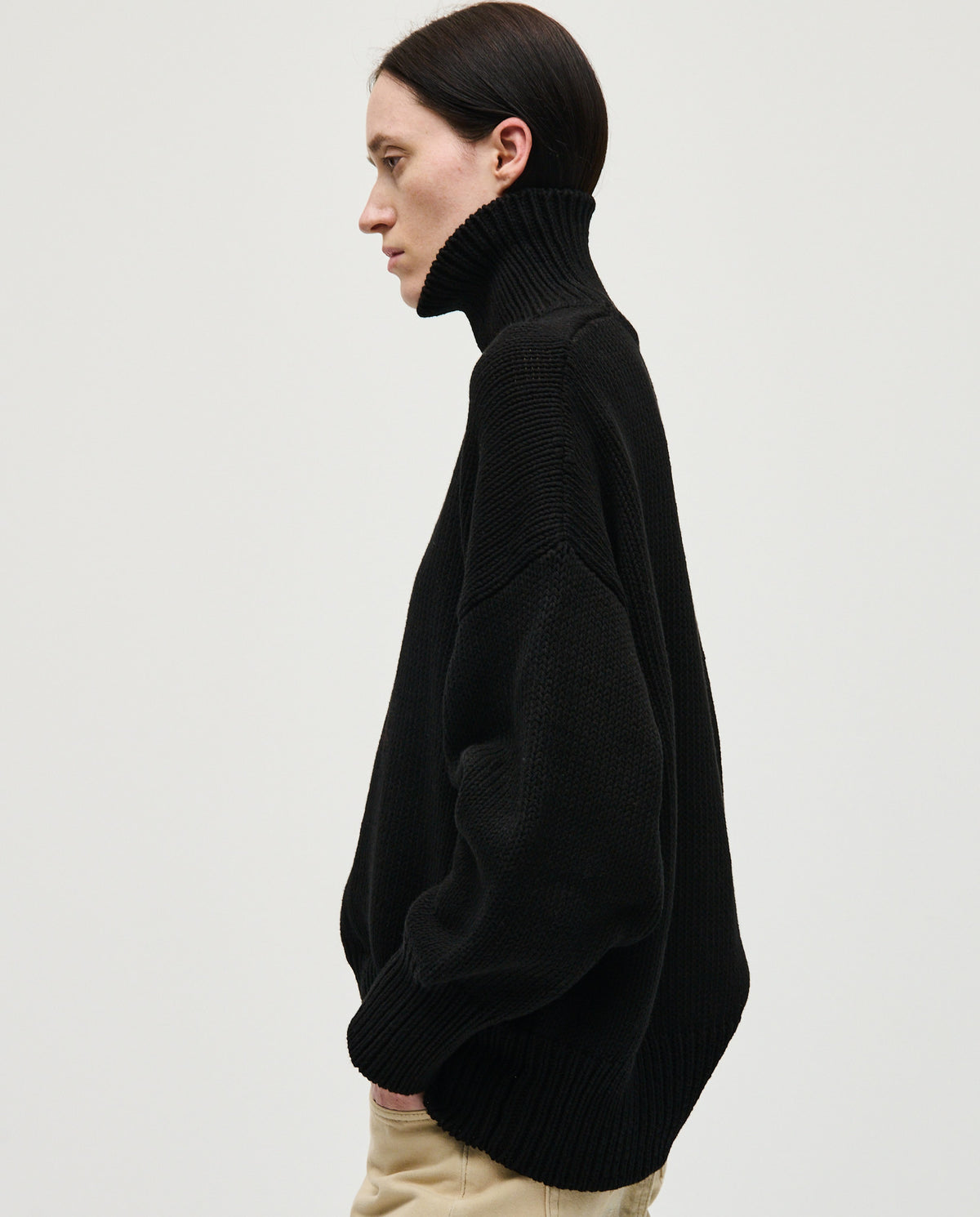Black Babaà jumper no42 worn by a woman, featuring a cozy, stylish design suitable for casual or office wear.
