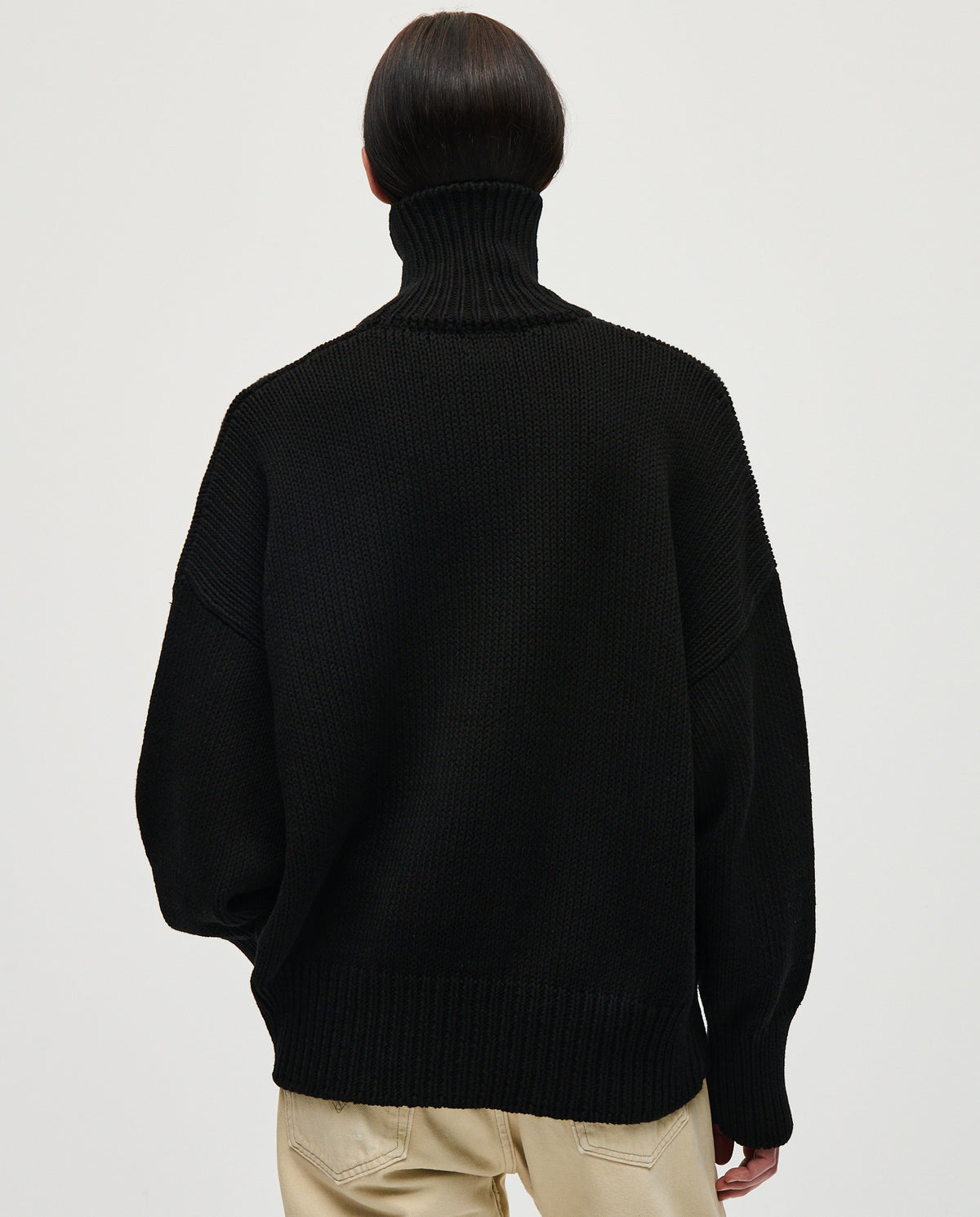 Black Babaà No42 women's jumper, soft fabric, fitted style, with long sleeves and round neckline.