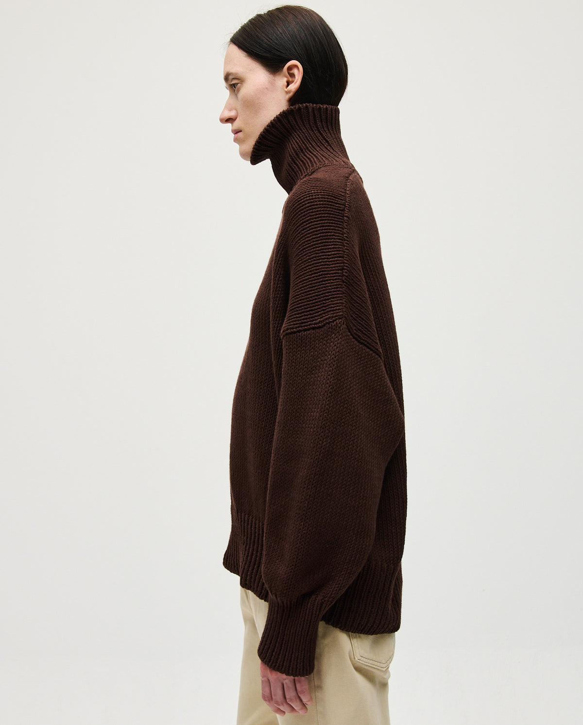 Woman wearing Babaà No42 Husk jumper, cozy knit sweater in soft earthy tones, perfect for casual and stylish winter looks.