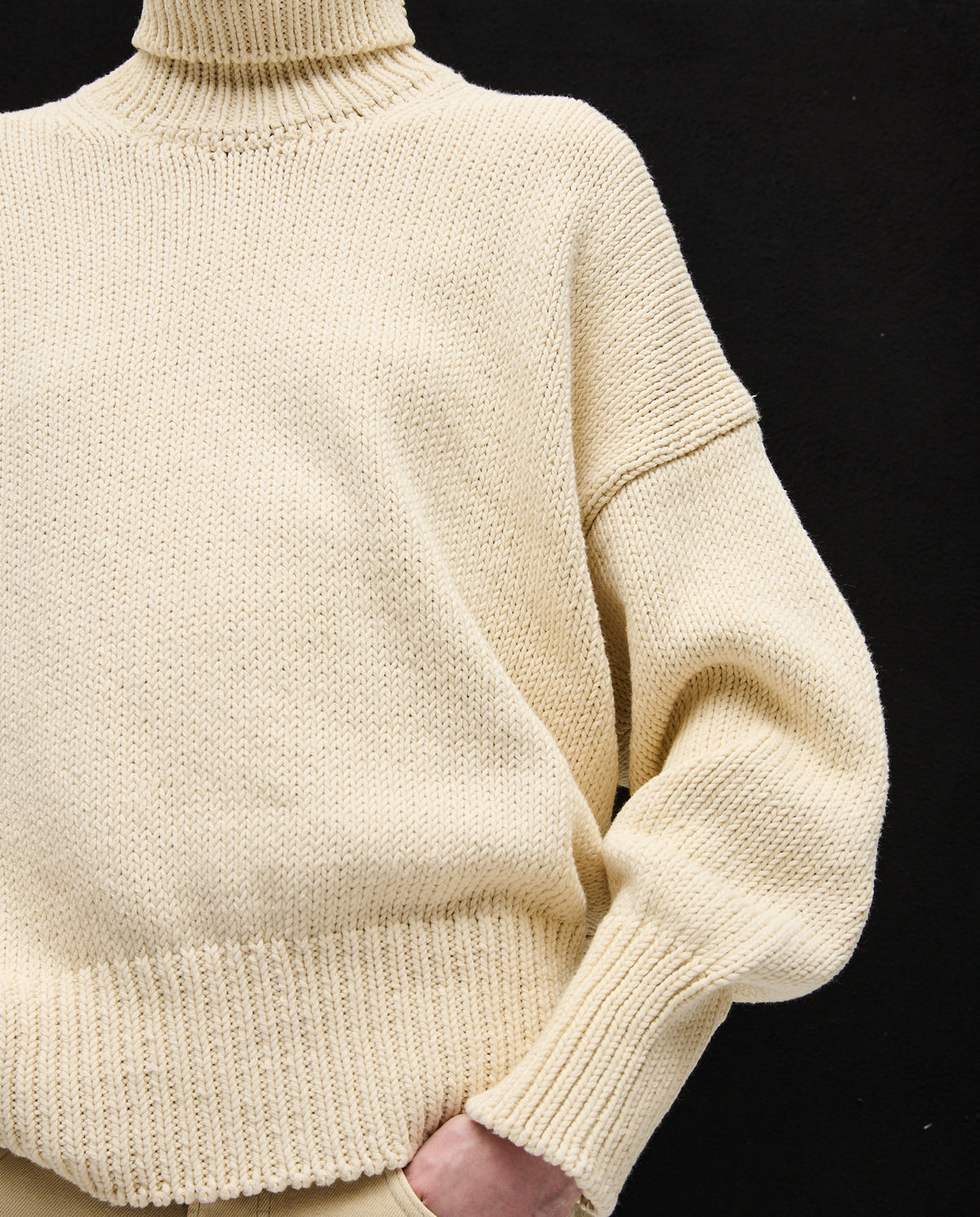 Woman wearing Babaà No42 natural jumper, showcasing its cozy knit texture and relaxed fit in a natural color.