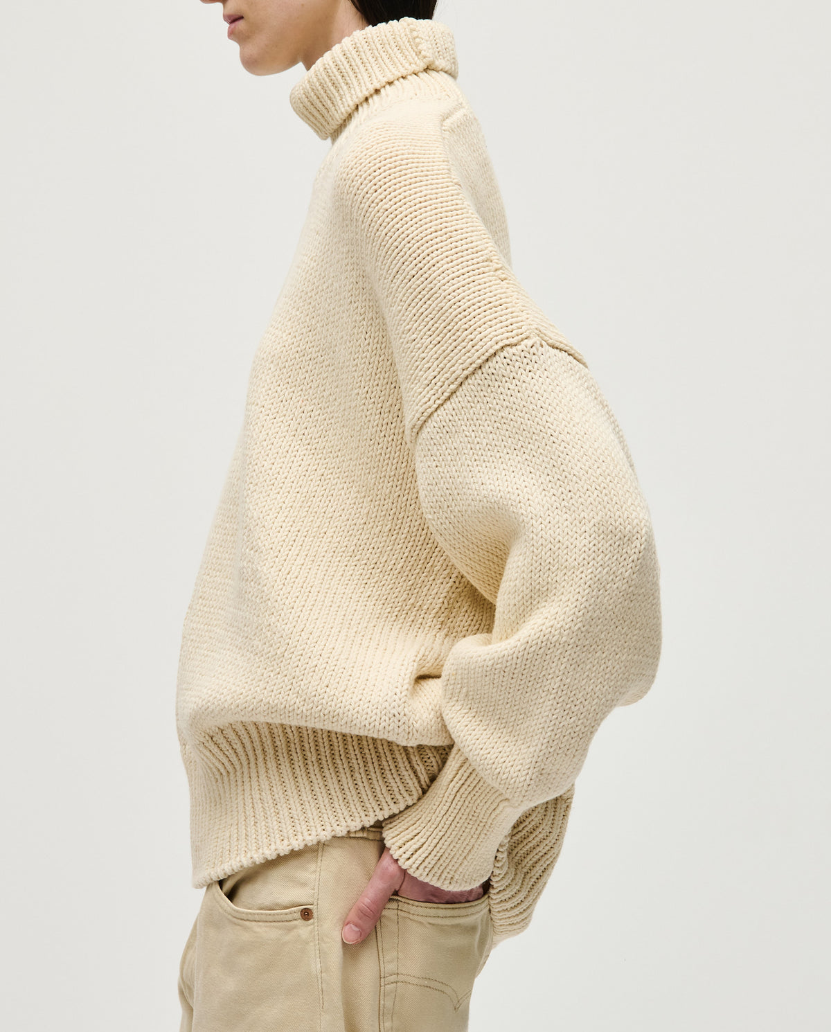 Woman wearing Babaà No42 natural jumper, featuring a cozy, neutral-toned knit sweater with a relaxed fit.