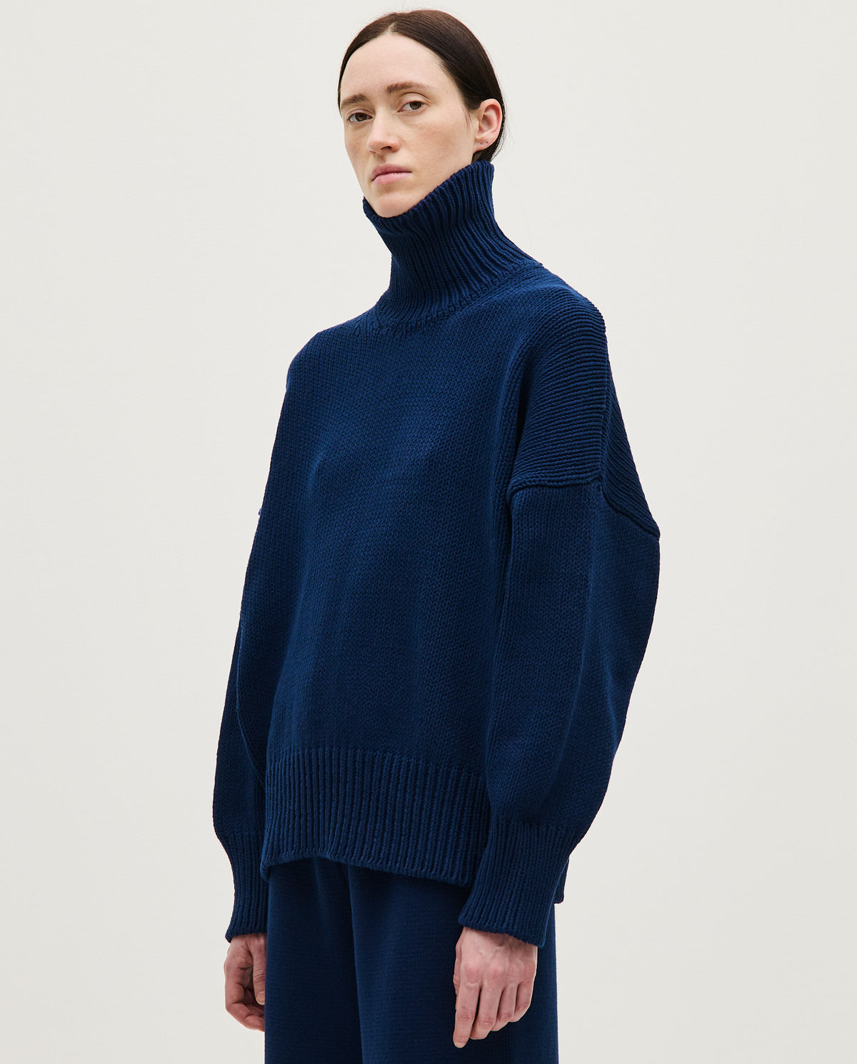 Navy jumper No42 by Babaà, worn by a woman, showcasing a cozy, stylish knit sweater with a relaxed fit.