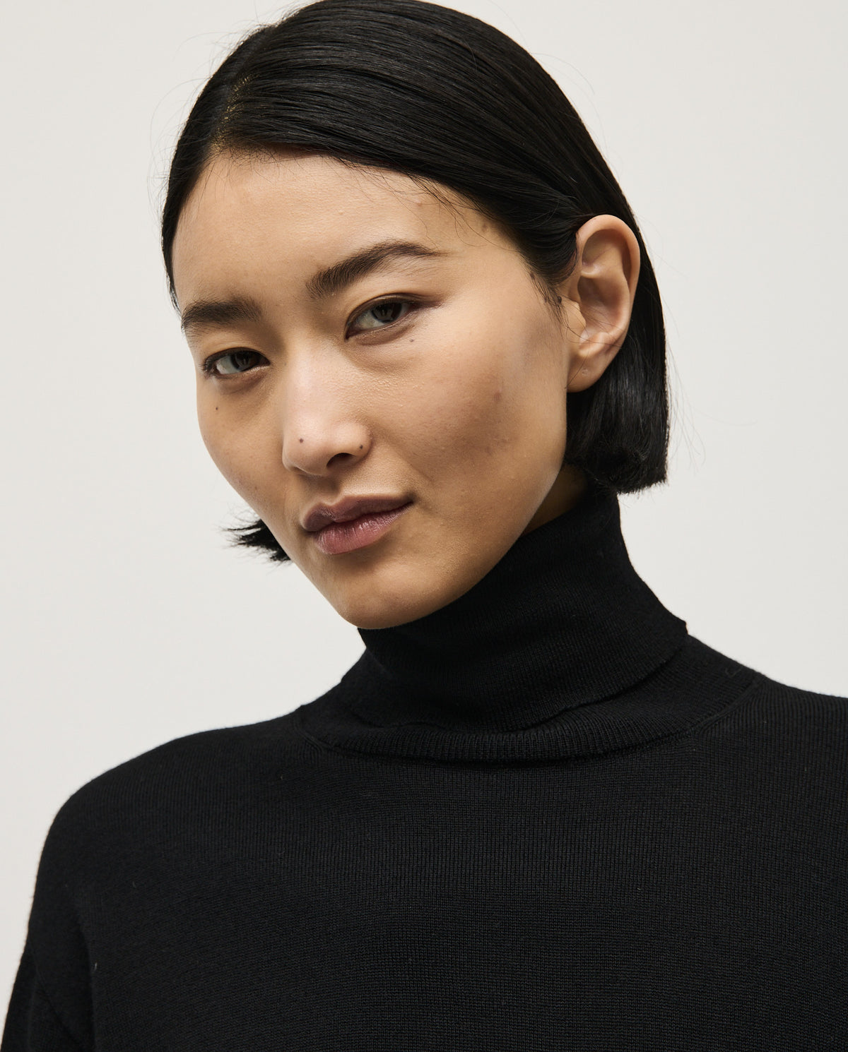Black Babaà Jumper No47 worn by a woman, showcasing a stylish and cozy knit sweater with a relaxed fit.