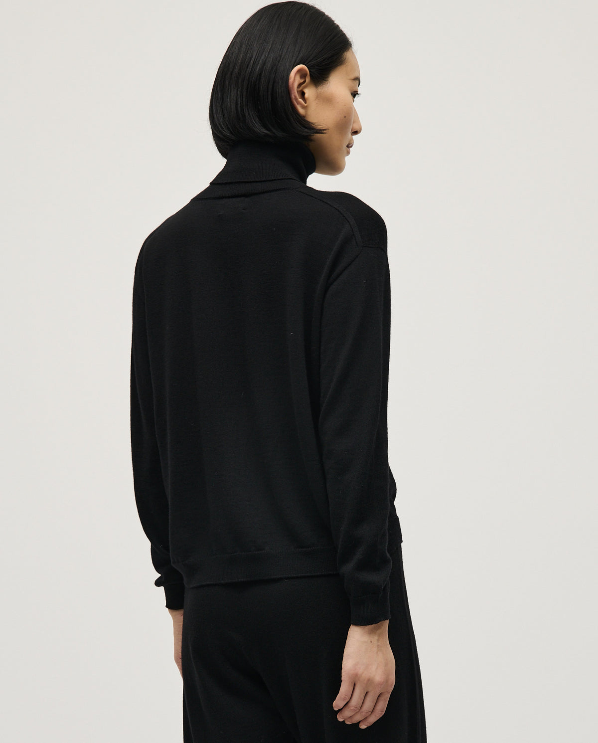 Black Babaà No47 women's jumper, cozy knit sweater with a relaxed fit, shown on a mannequin.