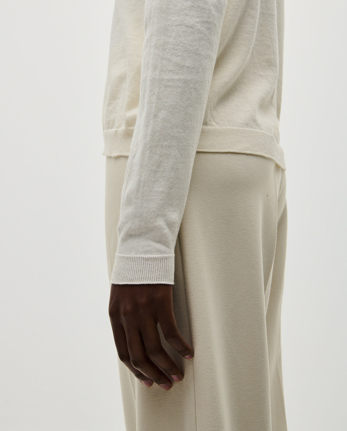 Woman wearing Babaà No50 Natural jumper, showcasing the cozy, neutral-toned knit sweater with a relaxed fit.