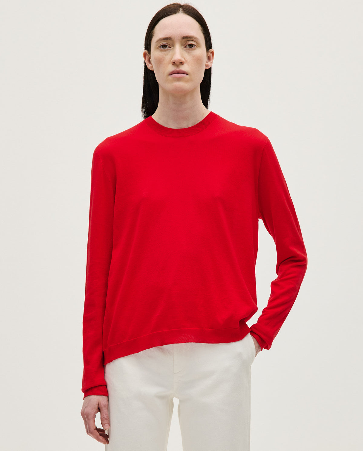 Red Babaà No50 women's jumper displayed on a woman, showcasing the cozy knit texture and stylish fit.