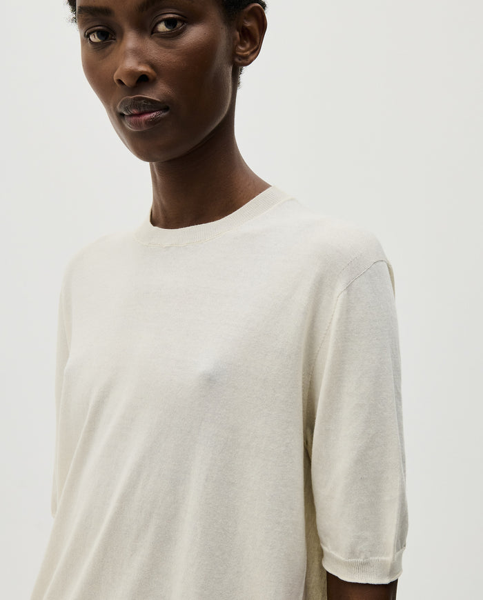 Woman wearing Babaà No59 natural jumper, showcasing a cozy, beige knit sweater with a relaxed fit and soft texture.