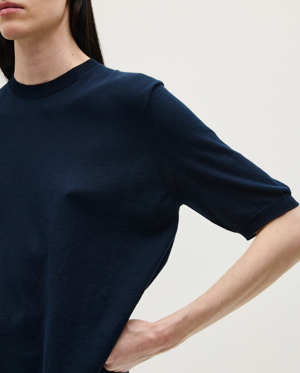 Navy jumper No59 by Babaà, worn by a woman, showcasing a cozy, stylish knit sweater with a relaxed fit.