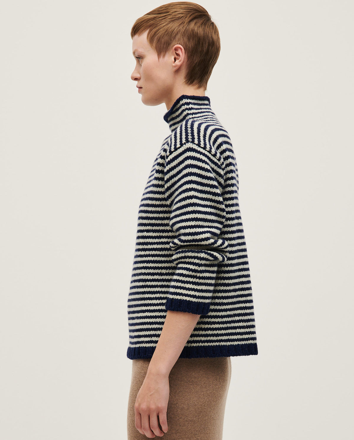 Navy jumper for women by Babaà featuring a cozy, stylish knit design, perfect for casual or layered winter outfits.