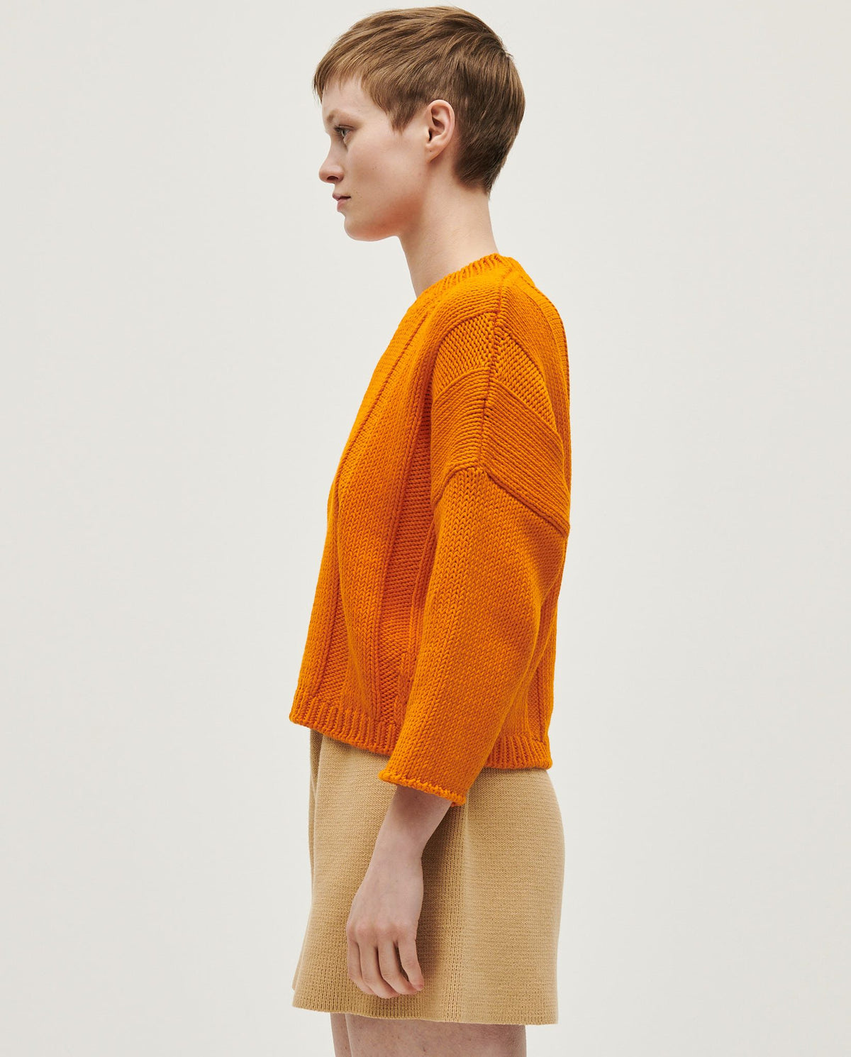Woman wearing Babaà Jumper No66 La Condesa, featuring a cozy, stylish knit design in a relaxed fit.