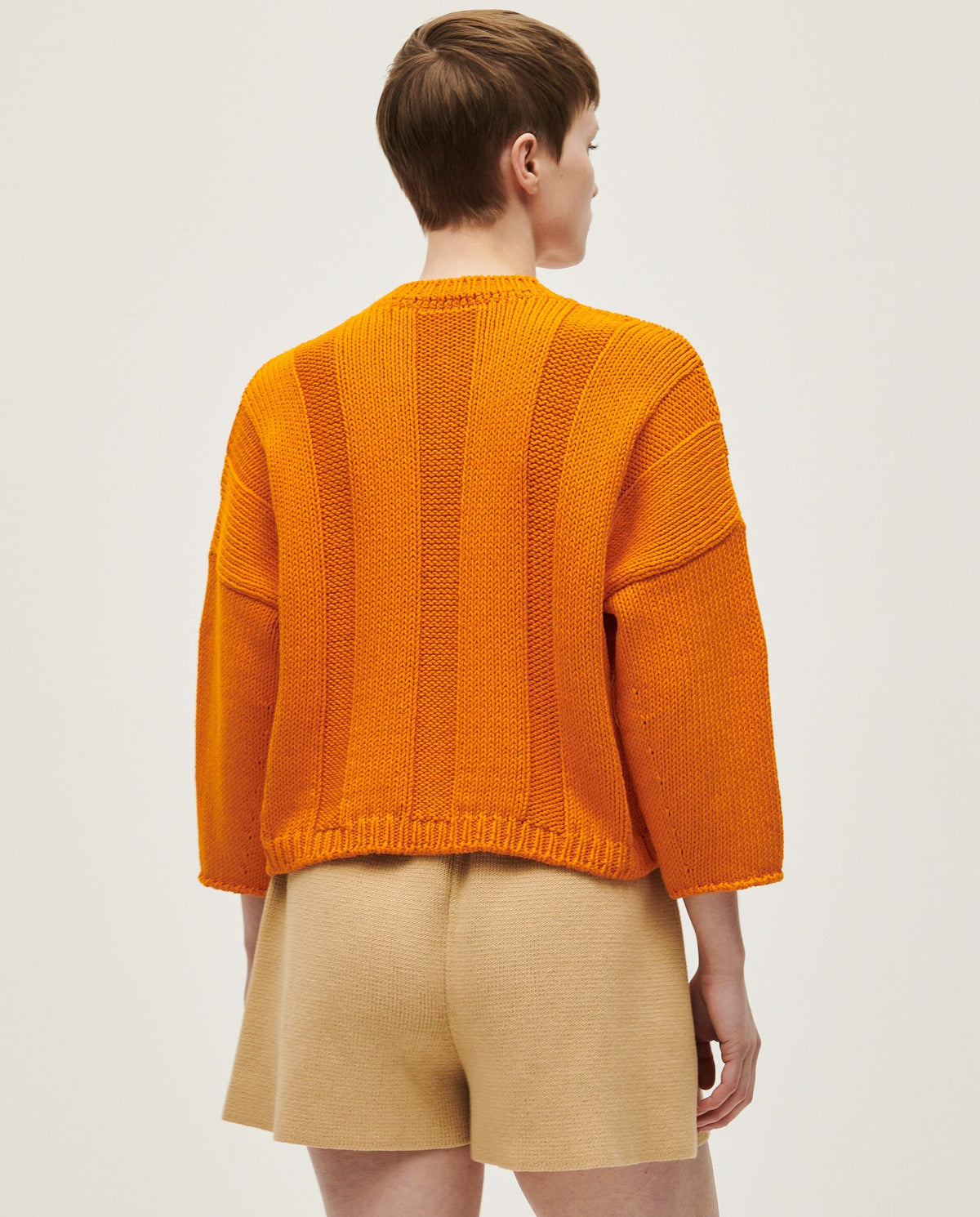 Woman wearing Babaà No66 La Condesa jumper, cozy knit sweater in a stylish design, perfect for casual wear.