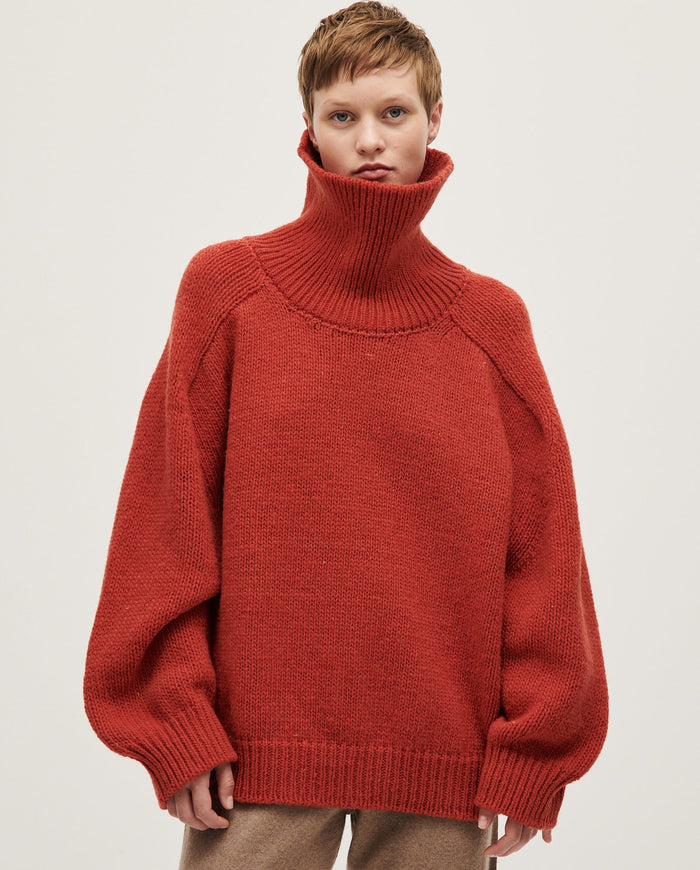 Woman wearing Babaà No67 Arce jumper, stylish knit sweater with a cozy fit and modern design.
