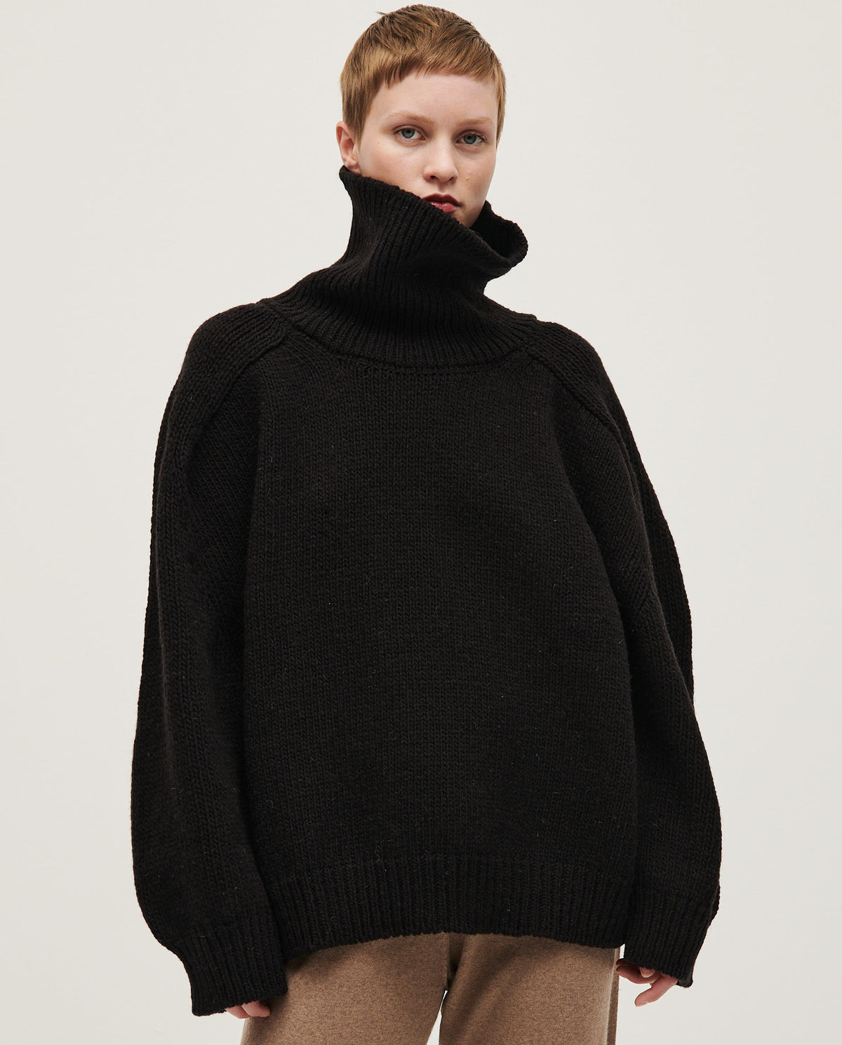 Black Babaà Jumper No67 worn by woman, showcasing a stylish knit sweater with a relaxed fit and cozy design.