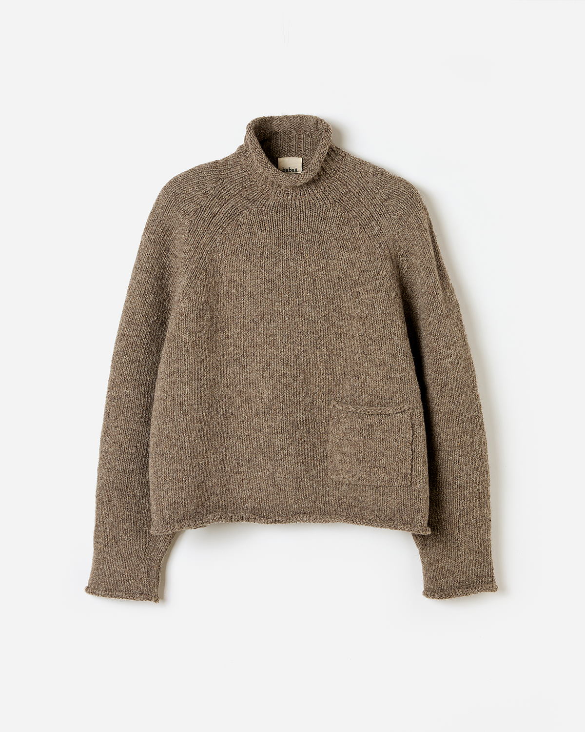 Silhouette of a woman wearing the Babaà No70 dark mist jumper, showcasing its relaxed fit and soft knit fabric.